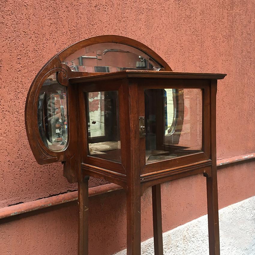 Italian Liberty Walnut Étagère with Showcase, Late 1800-Early 1900 For Sale 4