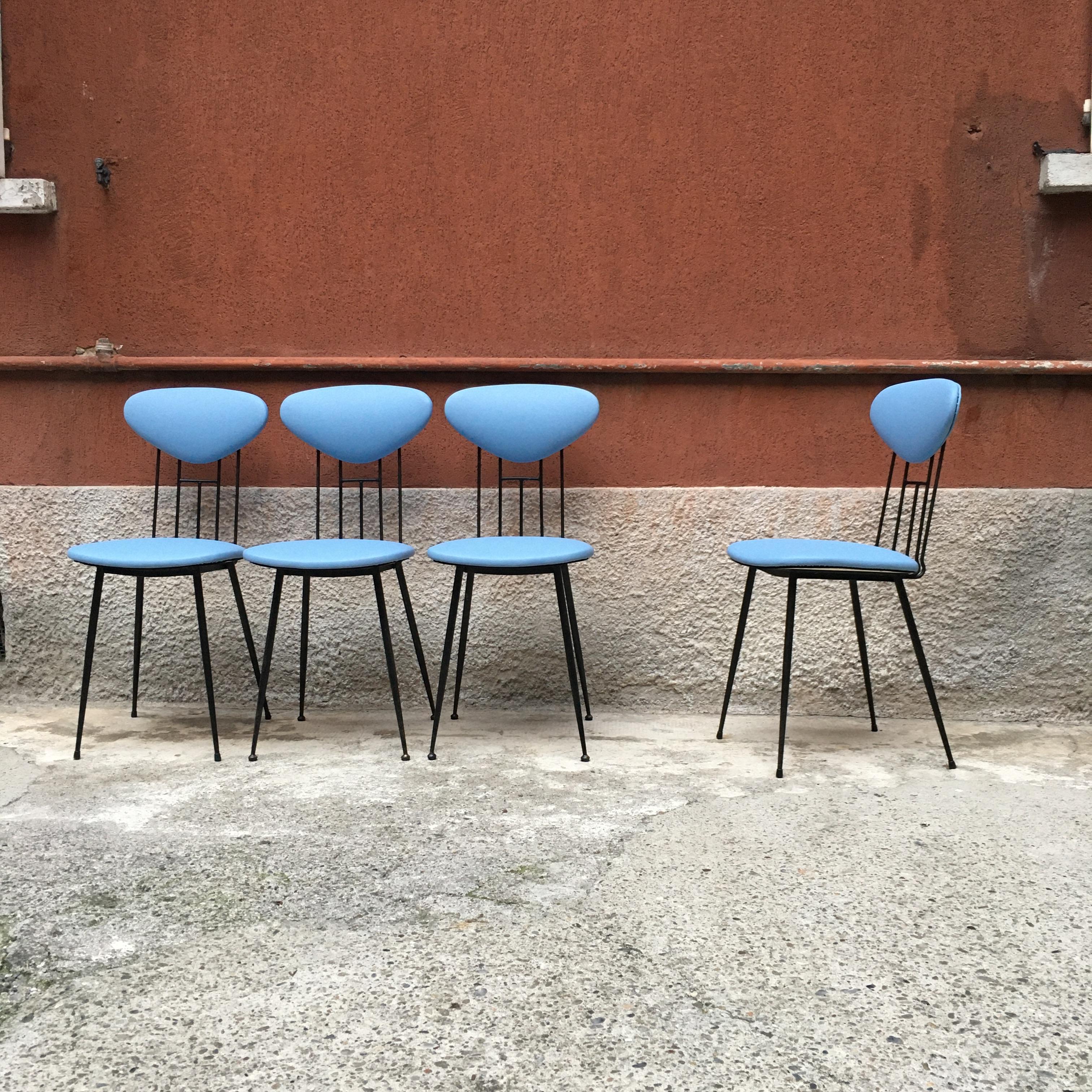 Italienischer Sessel aus hellblauem Leder und schwarzem Metall, 1980er Jahre (Moderne)