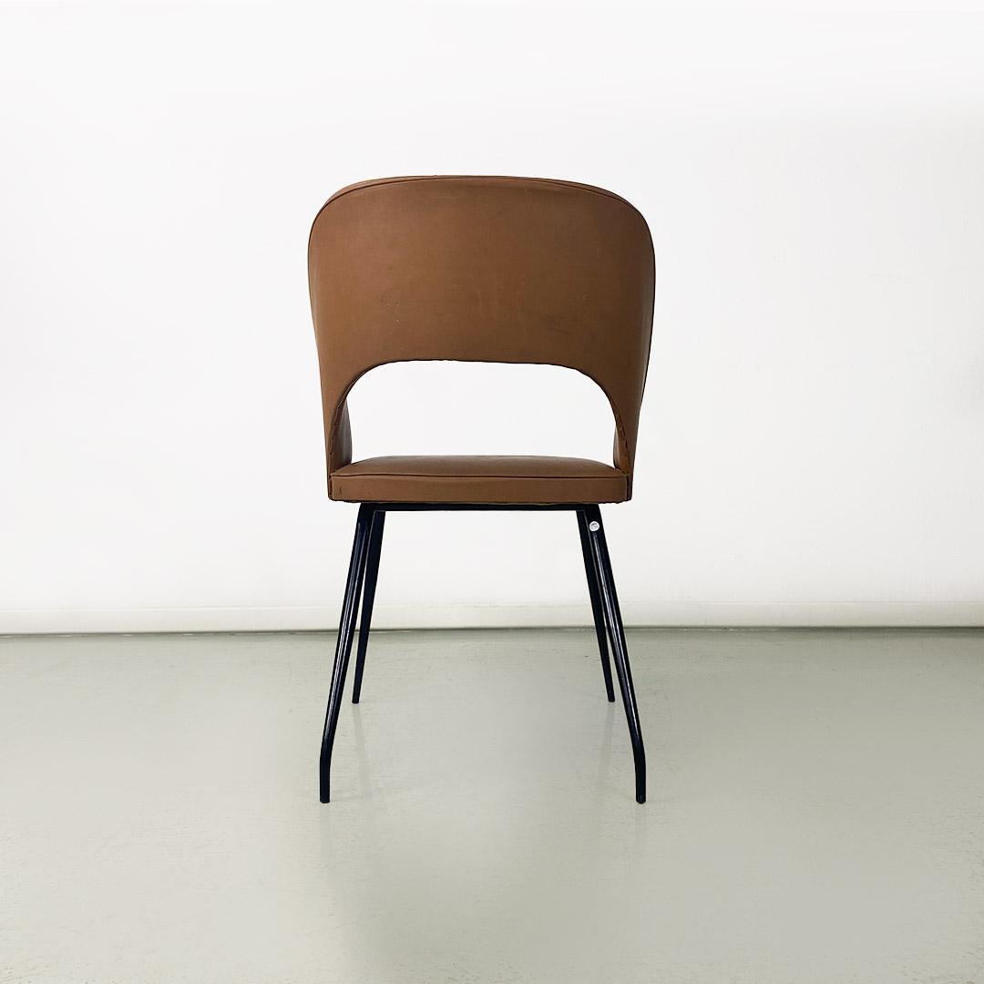 Italienischer Sessel mit Sitz und Rückenlehne aus hellbraunem Kunstleder und Metallfüßen, 1960er Jahre im Angebot 5