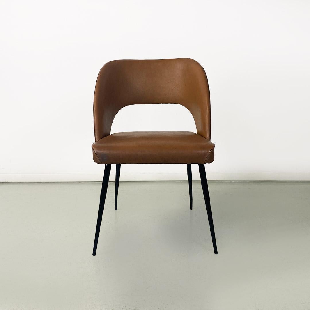 Italienischer Sessel mit Sitz und Rückenlehne aus hellbraunem Kunstleder und Metallfüßen, 1960er Jahre im Angebot 9