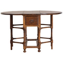 Italian Light Walnut Drop-Leaf Table, Early 18th Century