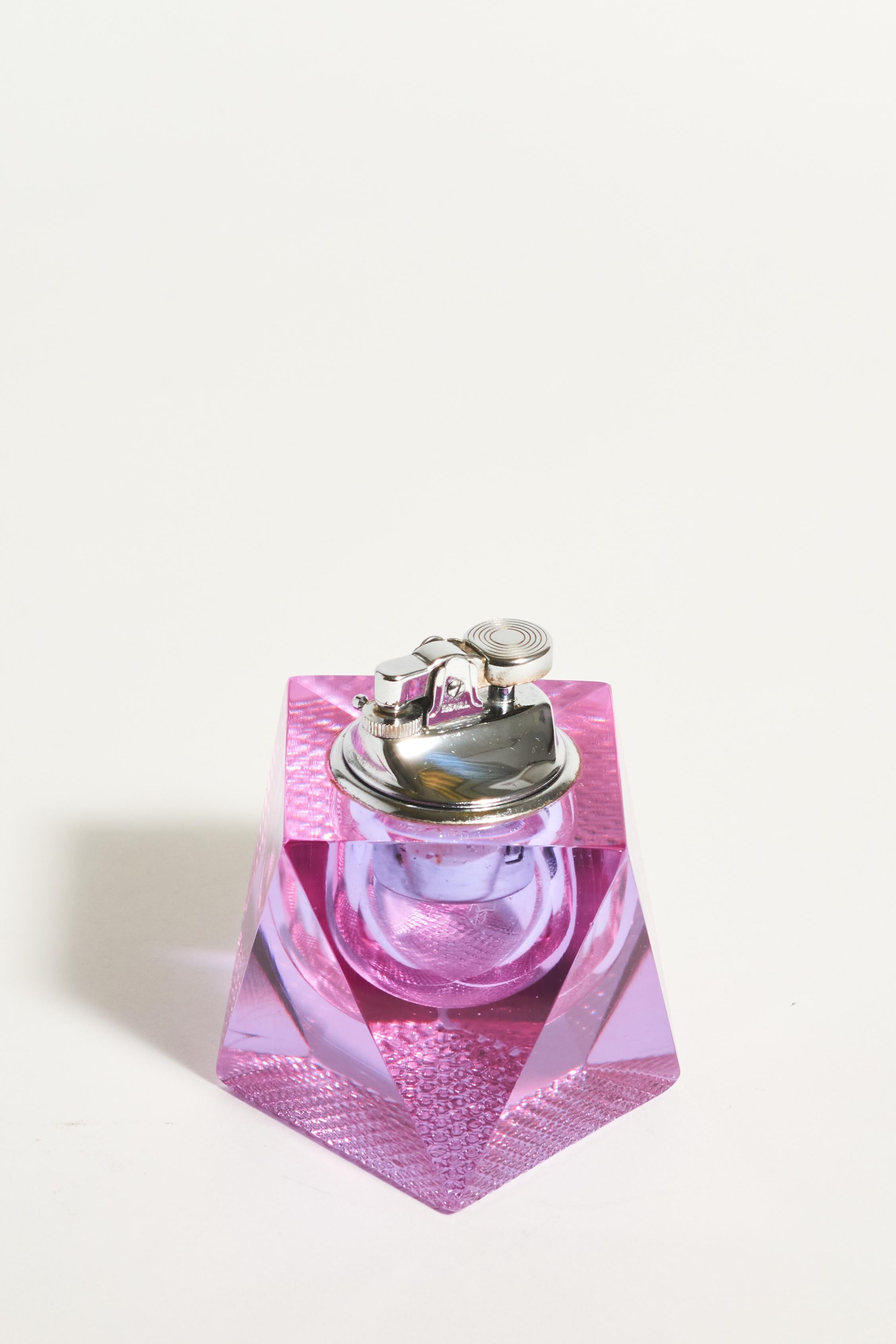 Italian Lilac Faceted Glass Lighter In Good Condition In New York, NY