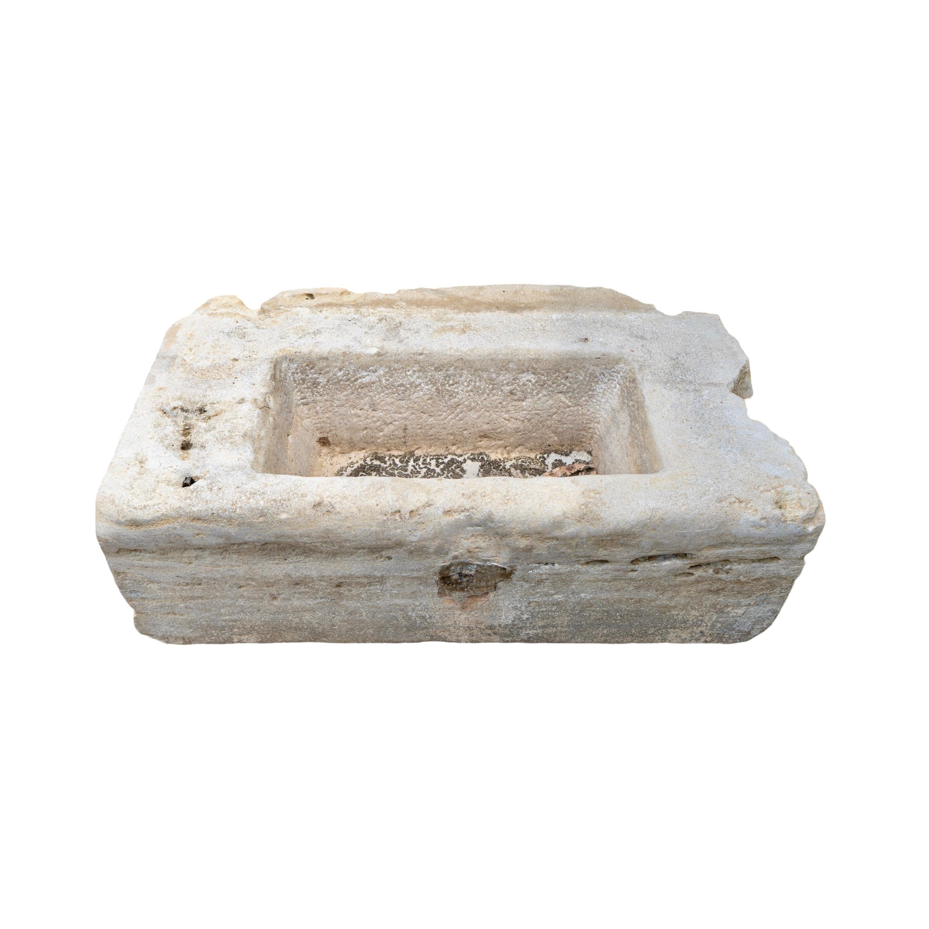 Italian Limestone Chateau Trough In Good Condition For Sale In Dallas, TX