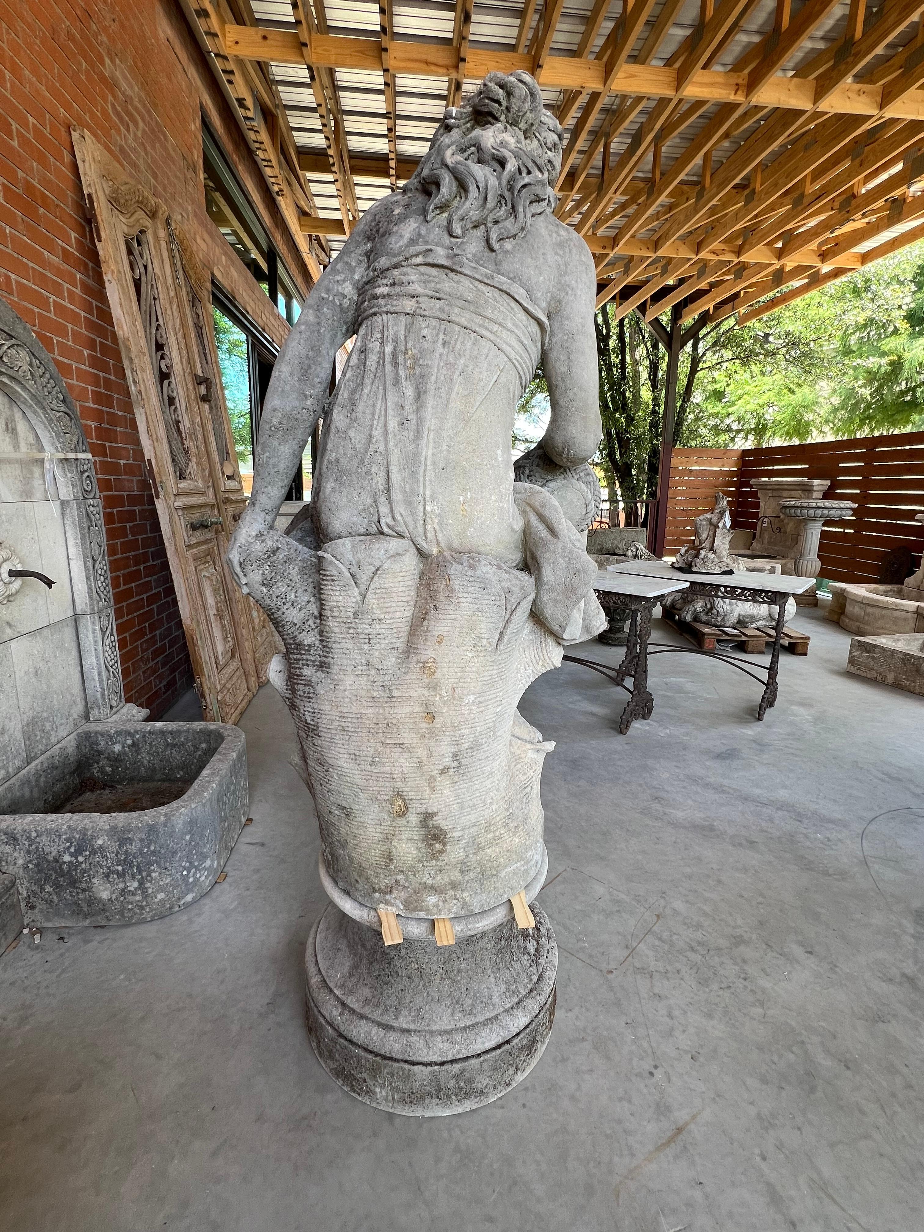 Italian Limestone Statue of Flora on Circular Stone Pedestal im Angebot 2