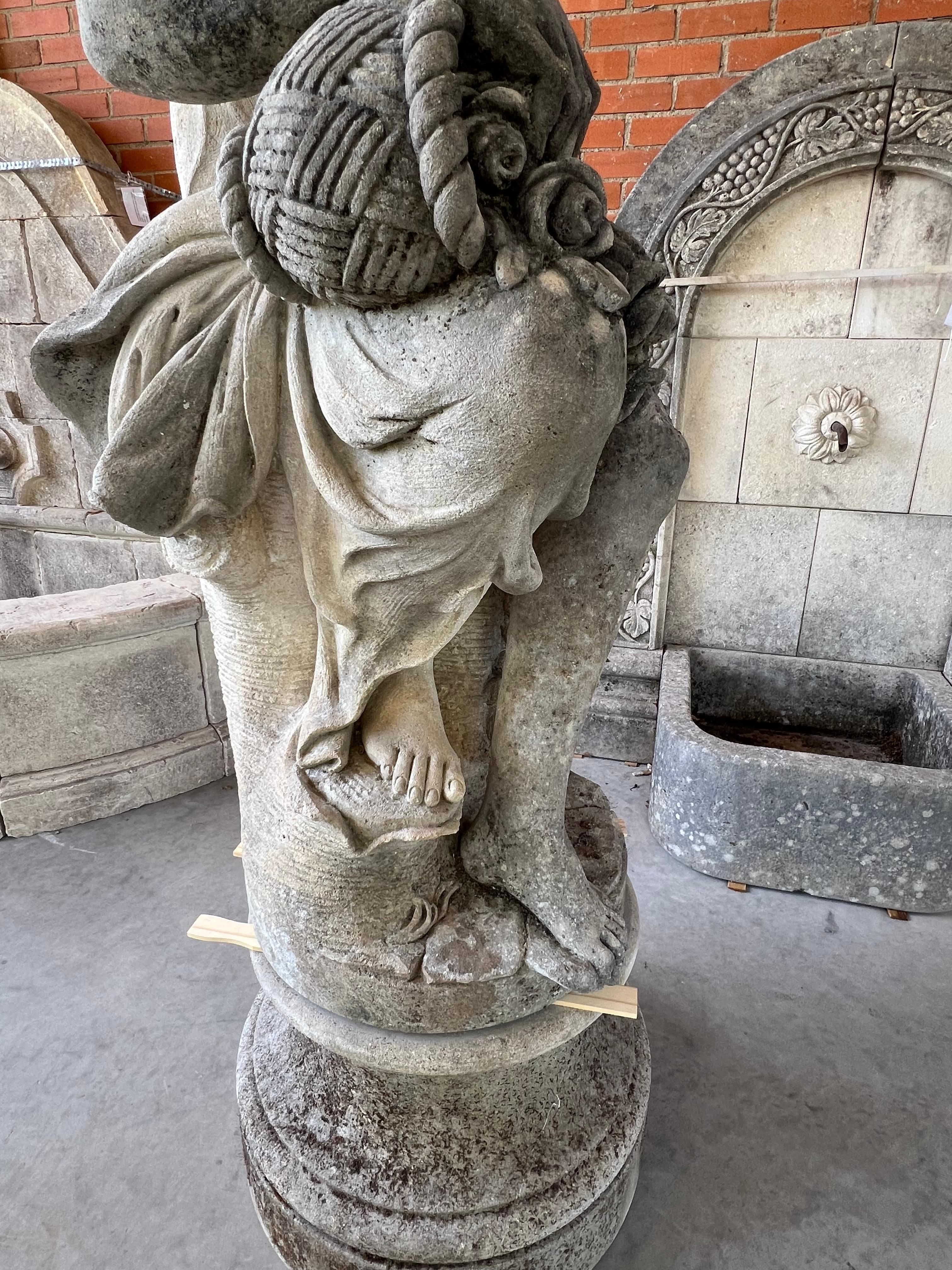 Italian Limestone Statue of Flora on Circular Stone Pedestal im Angebot 5