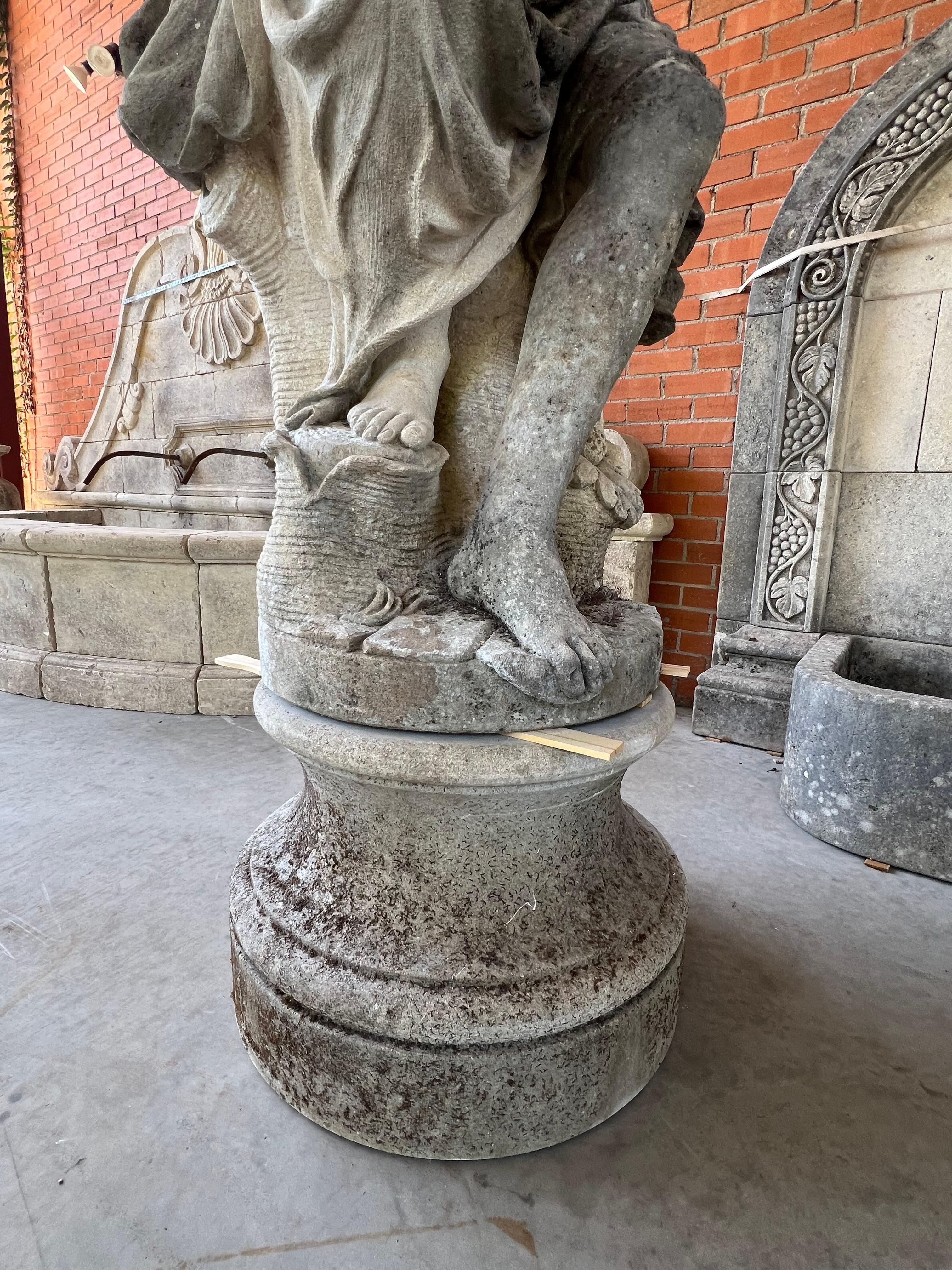 Italian Limestone Statue of Flora on Circular Stone Pedestal (Neoklassisch) im Angebot