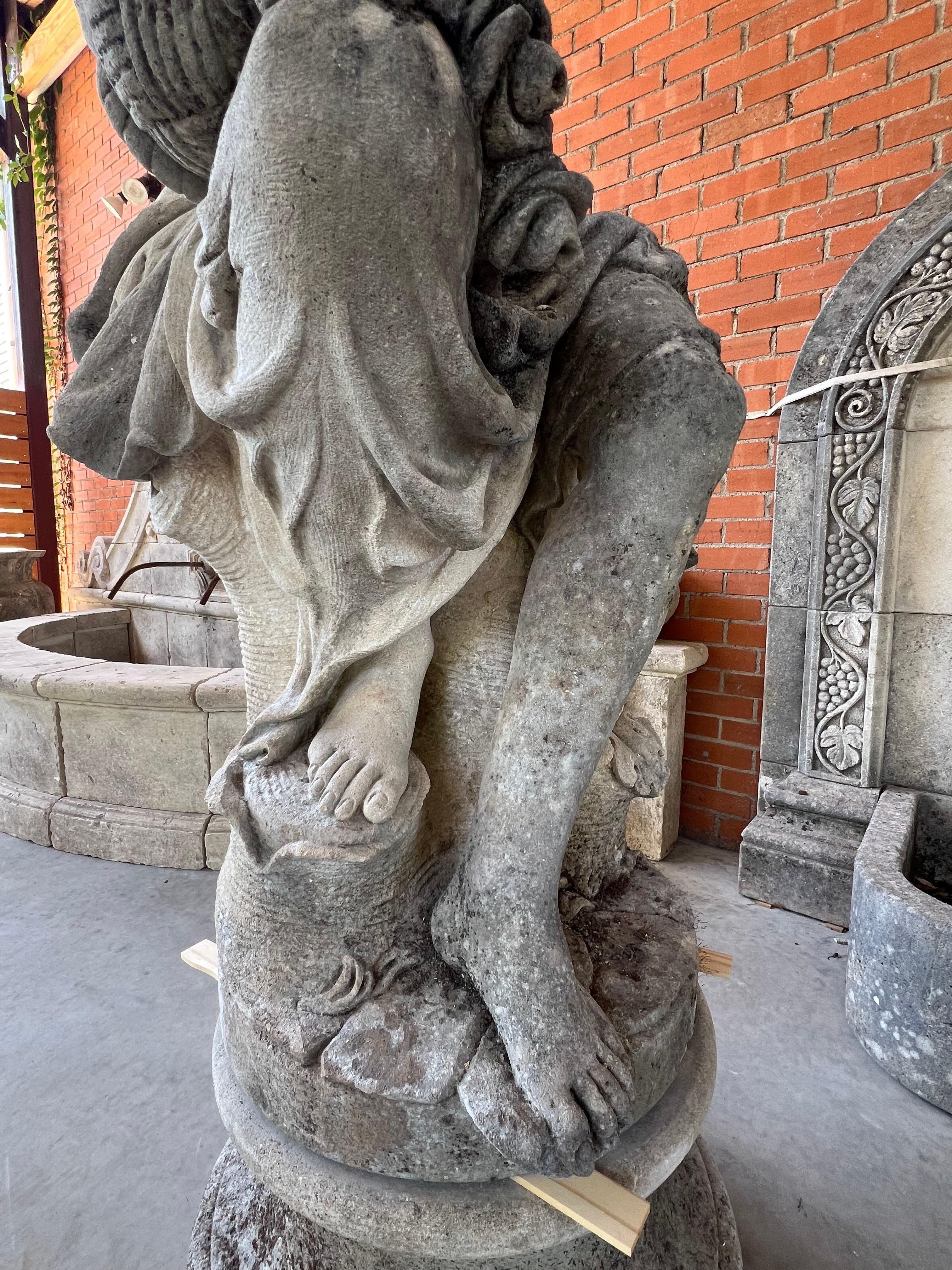 Italian Limestone Statue of Flora on Circular Stone Pedestal (Italienisch) im Angebot