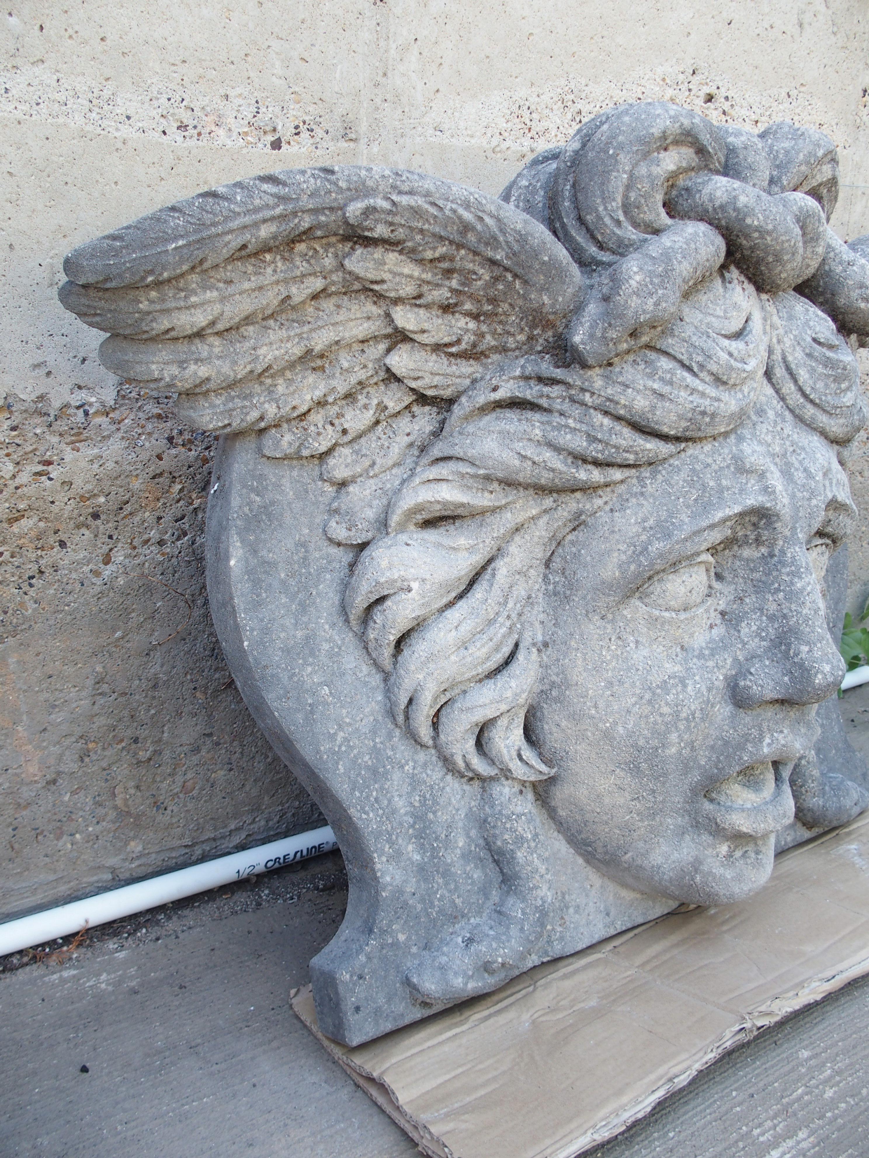 XXI secolo e contemporaneo Fontana d'acqua in pietra calcarea italiana con scultura della Gorgone Medusa in vendita