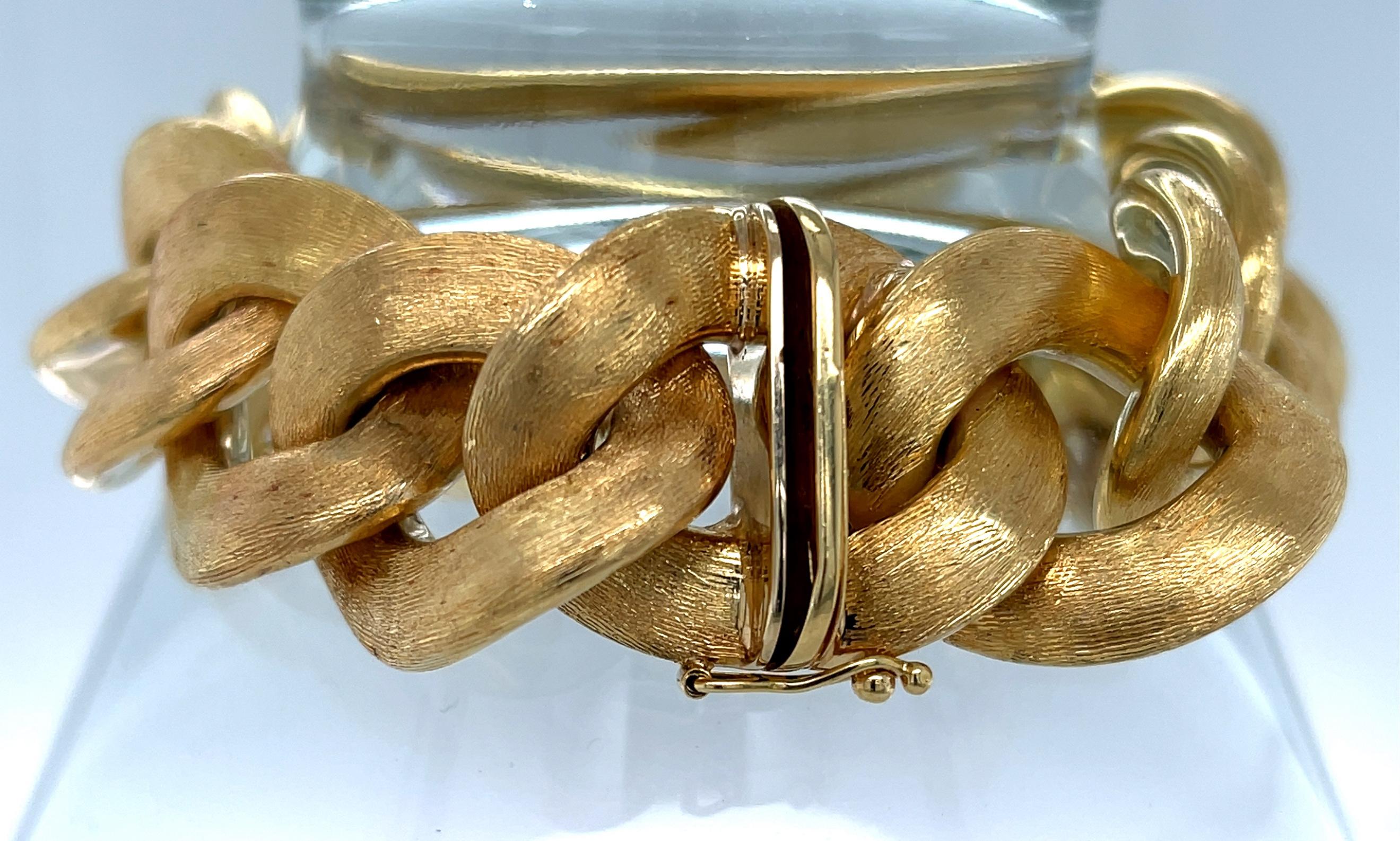 Italian Link Bracelet in 18k Yellow Gold with Florentine Brushed Finish   For Sale 1