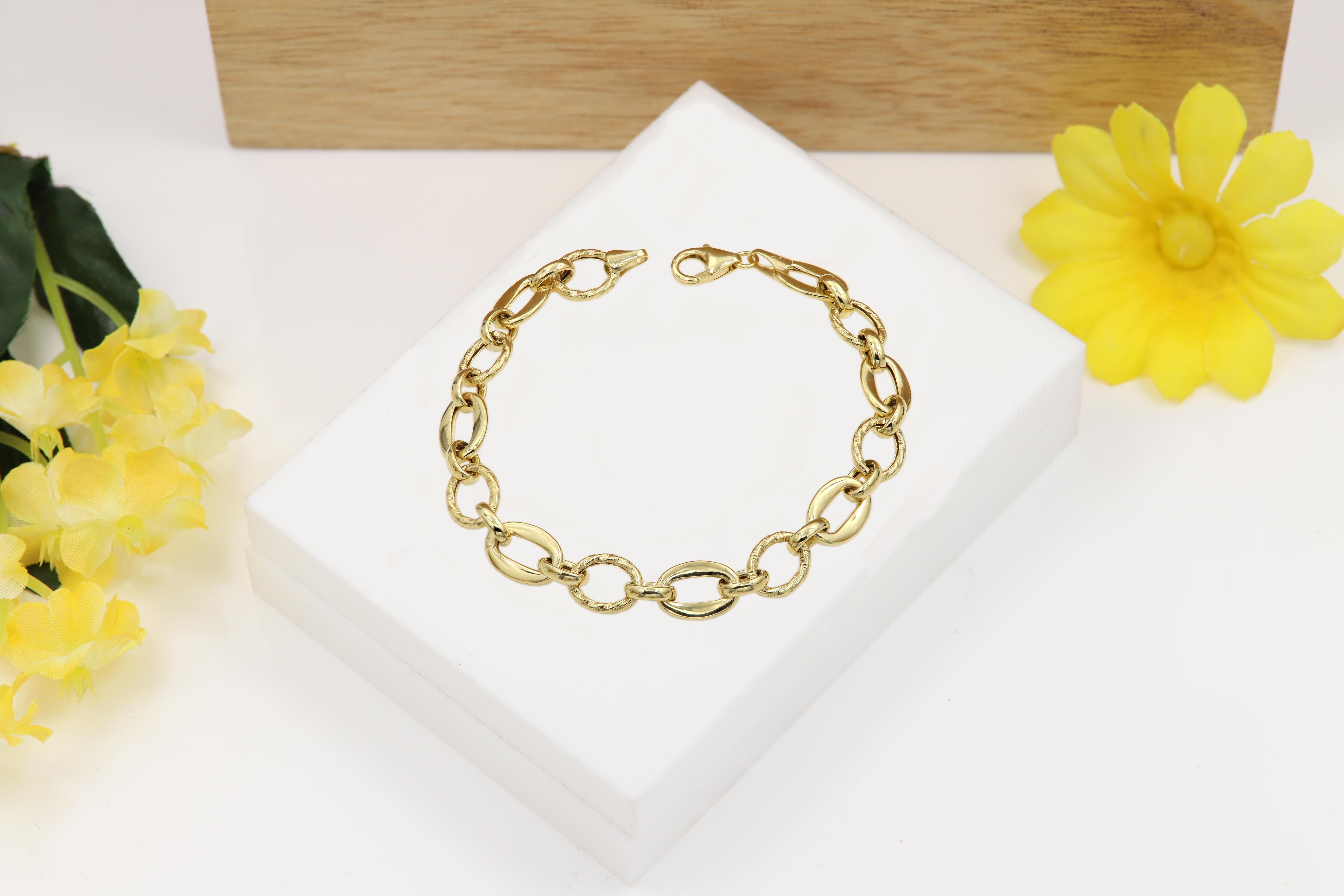 Italian Link Chain Bracelet 14 Karat  Gold Trendy Link Bracelet For Sale 9