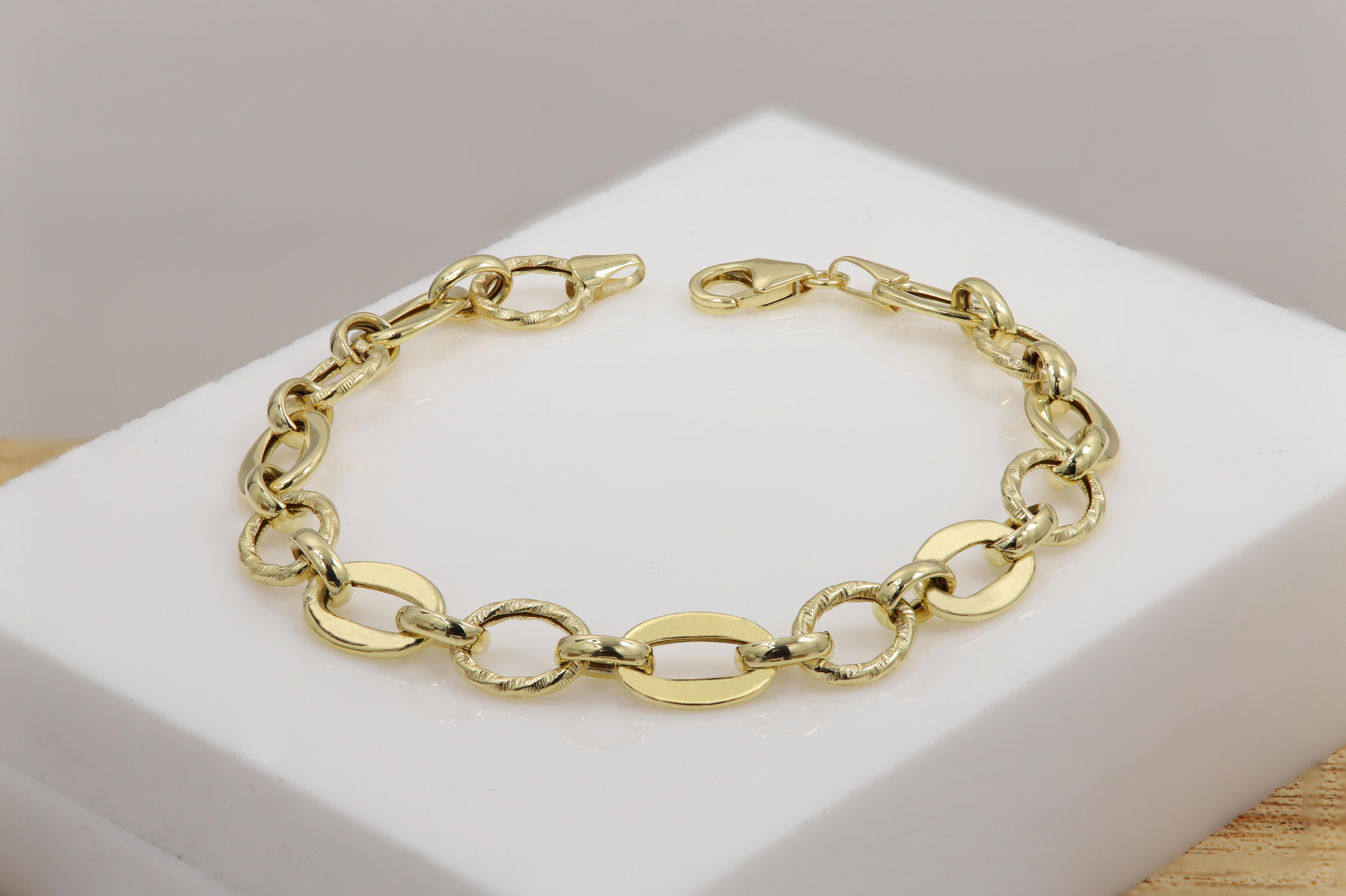 Italian Link Chain Bracelet 14 Karat  Gold Trendy Link Bracelet For Sale 10