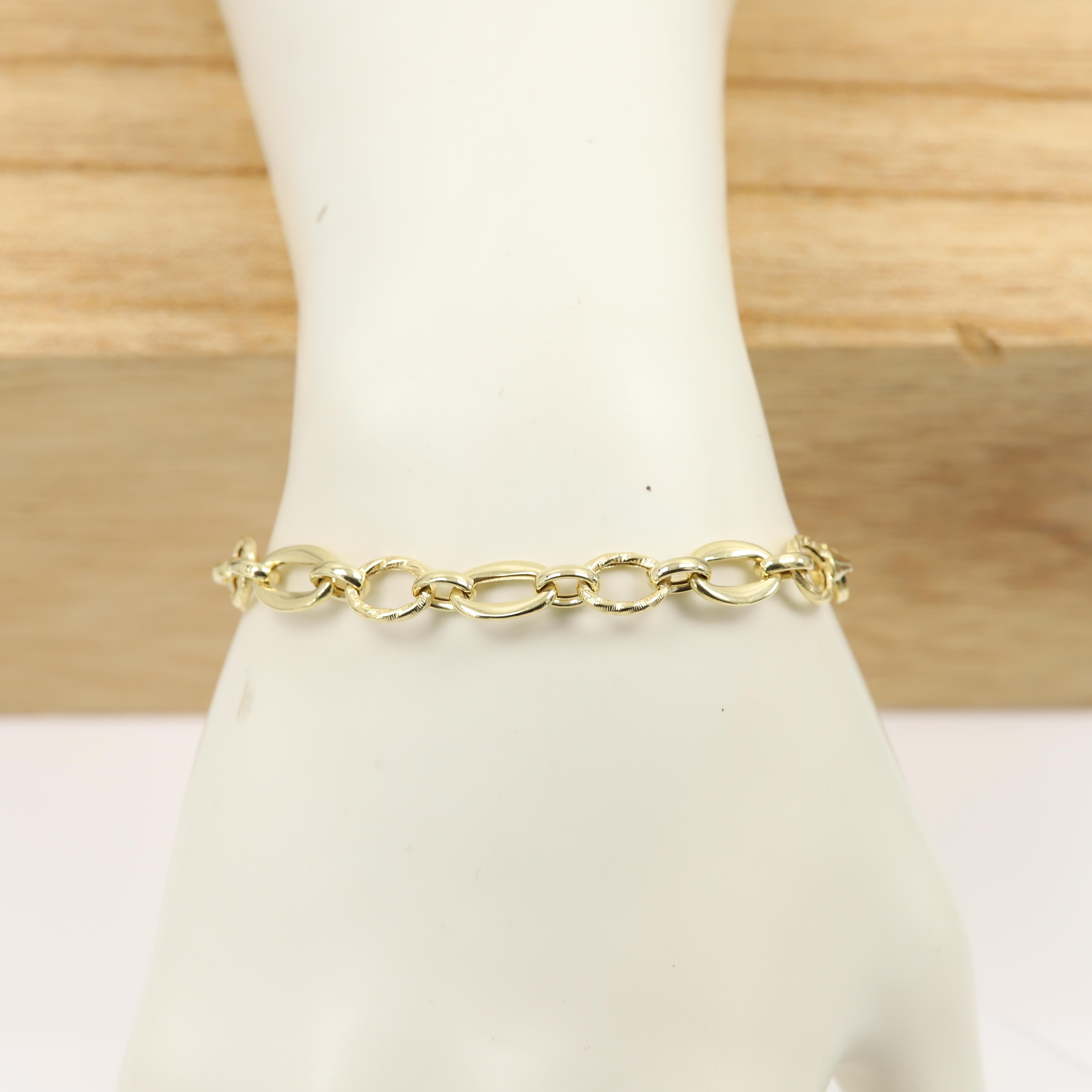 Italian Link Chain Bracelet 14 Karat  Gold Trendy Link Bracelet For Sale 14
