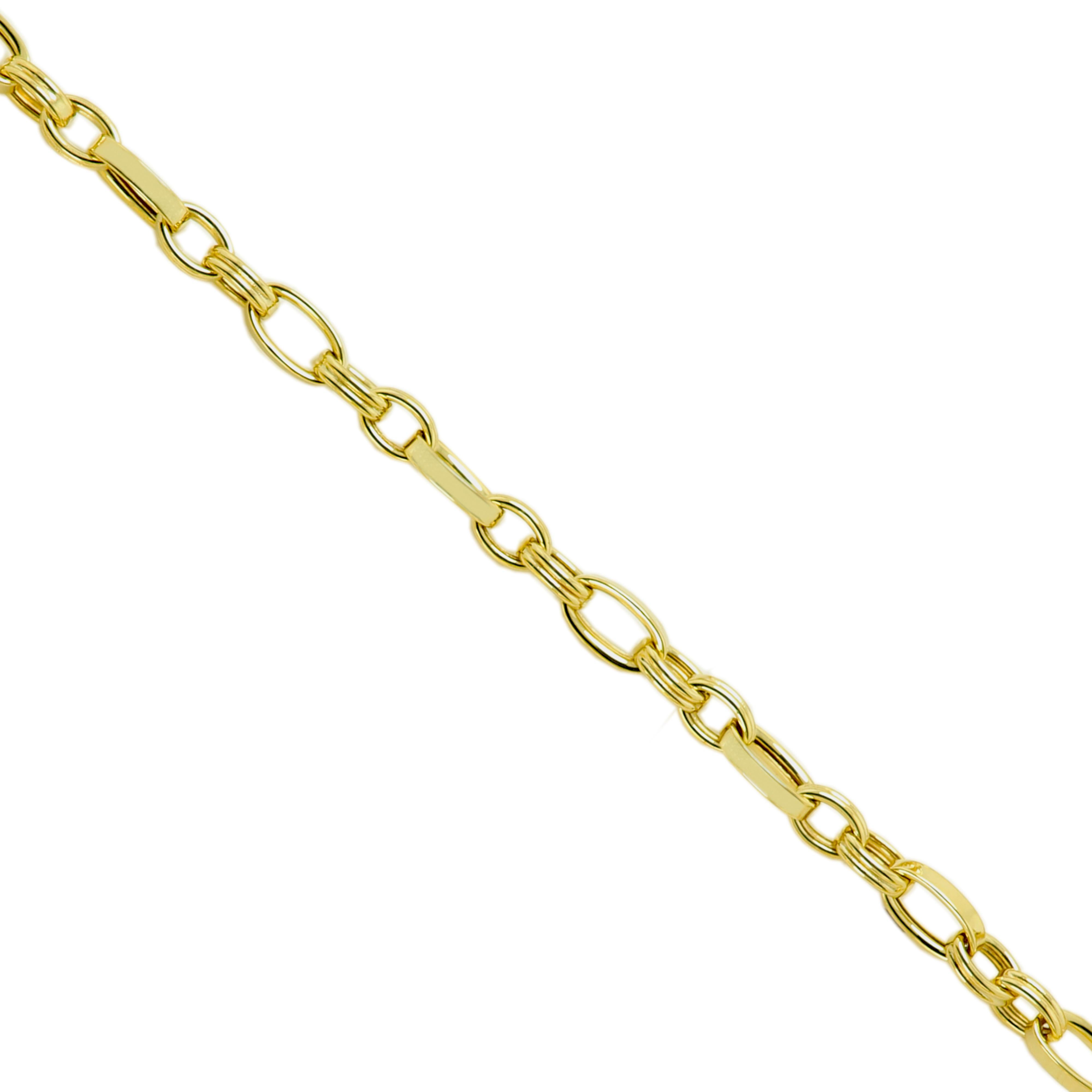 Beautiful Link Bracelet -  well made and very trendy look.
very elegant, Has a good balance between elegancy and trendy, not too bulky but not too thin either.
14k yellow gold 5.20 grams.
Length; 7.5' Inch
made In Italy.
approx individual link size