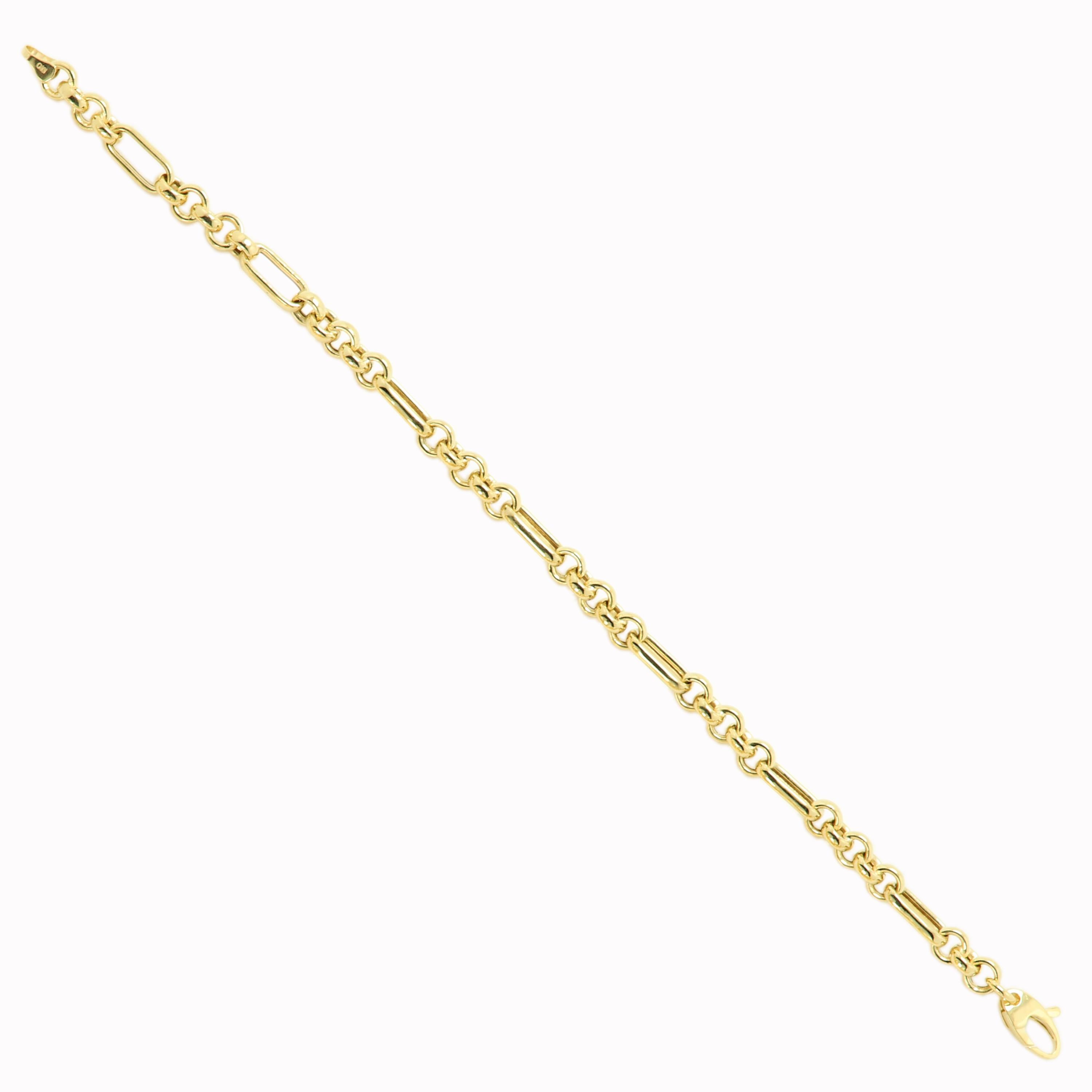 Beautiful Link Bracelet -  well made and very trendy look.
very elegant, Has a good balance between elegancy and trendy, not too bulky but not too thin either.
14k yellow gold 3.90 grams.
Length; 7.5' Inch
made In Italy.
approx individual link size