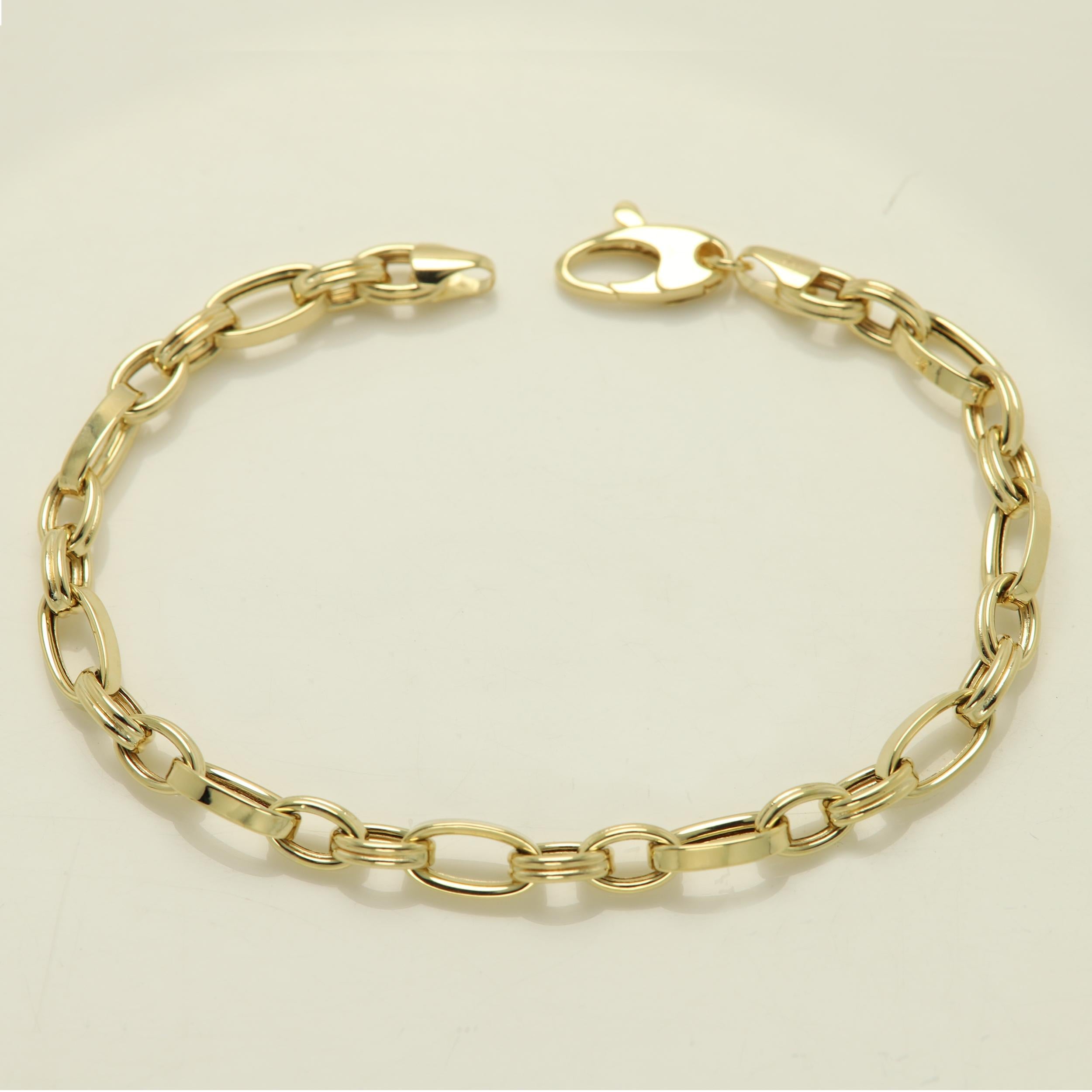 Italian Link Chain Bracelet 14 Karat  Gold Trendy Link Bracelet For Sale 1