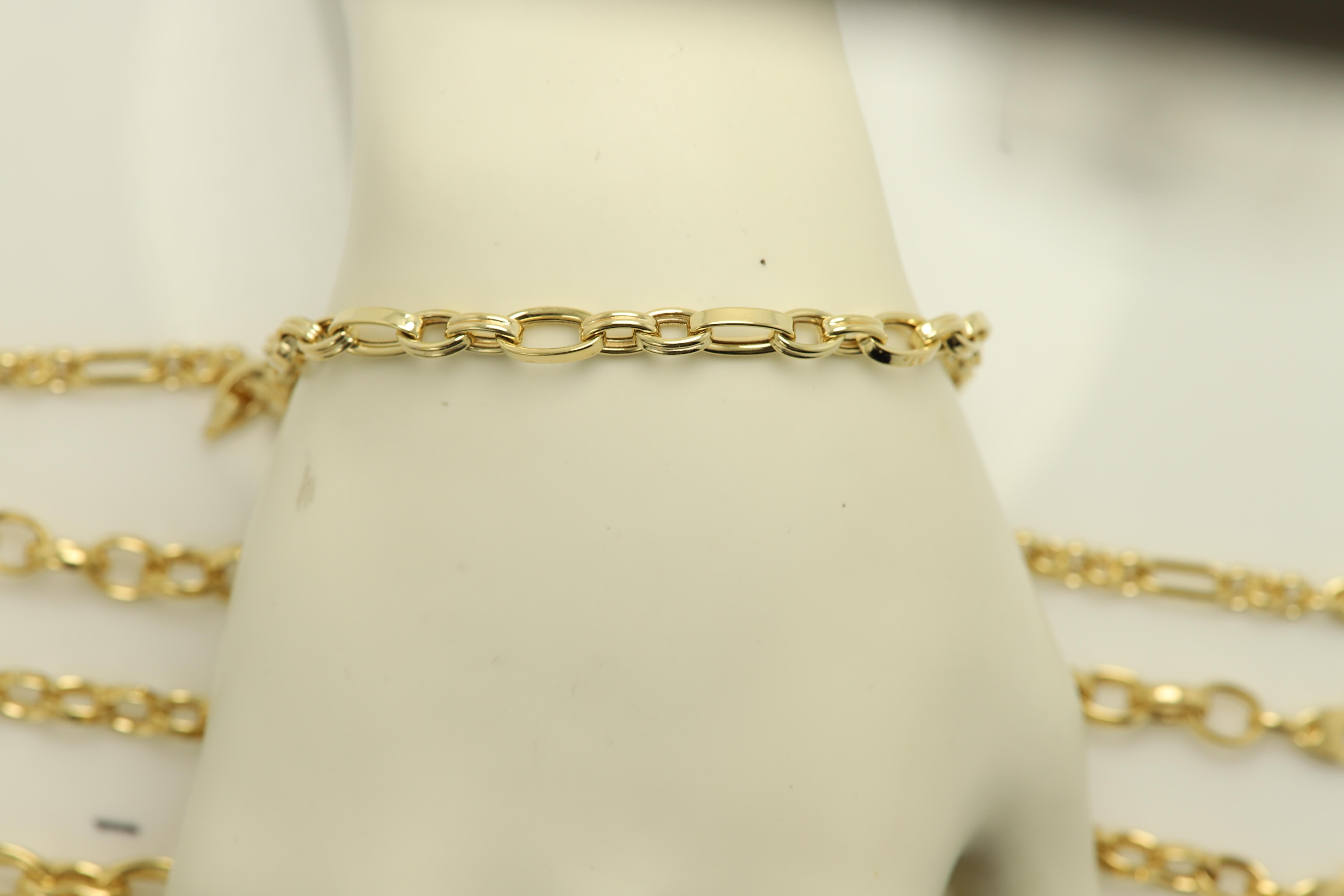 Italian Link Chain Bracelet 14 Karat  Gold Trendy Link Bracelet For Sale 3