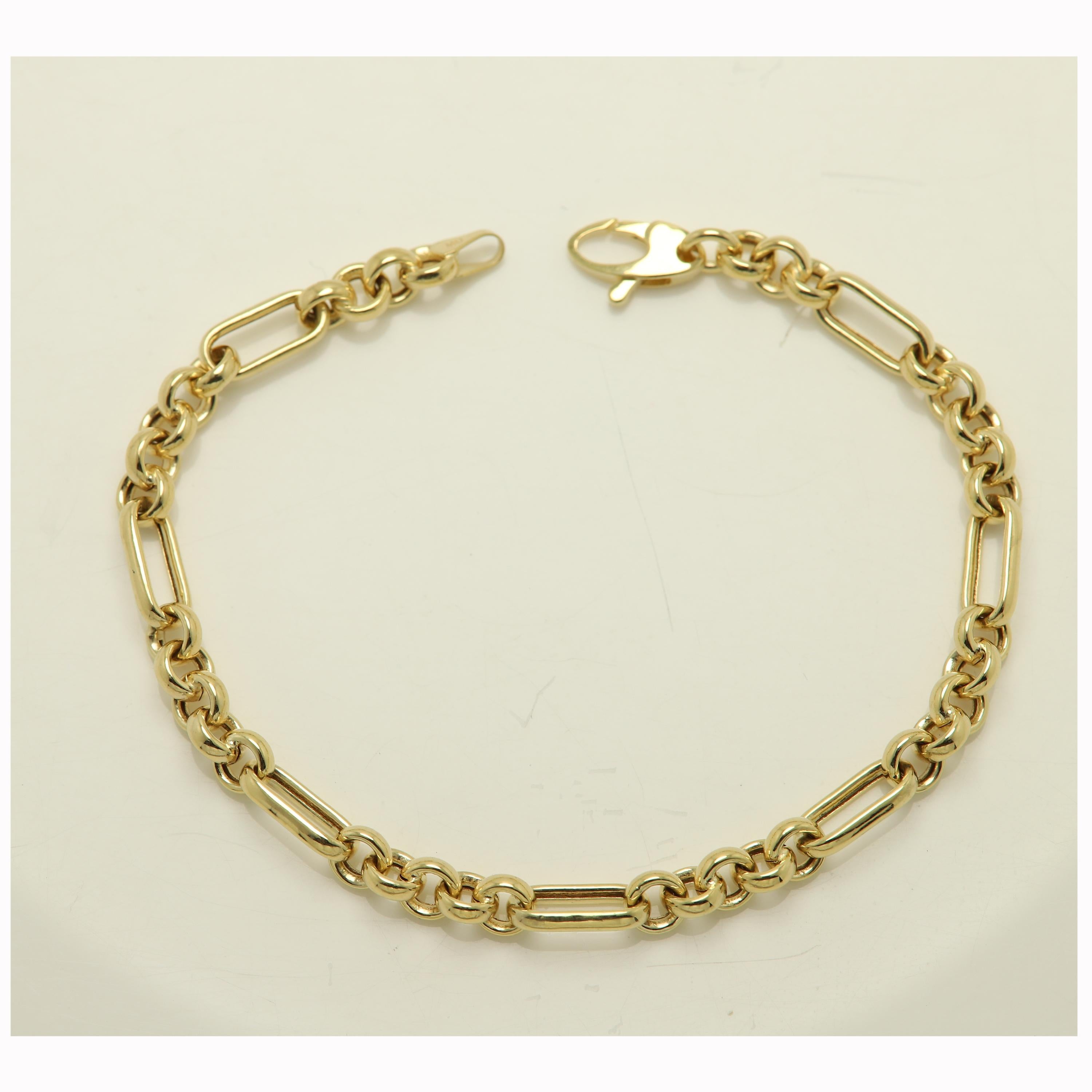 Italian Link Chain Bracelet 14 Karat  Gold Trendy Link Bracelet For Sale 4