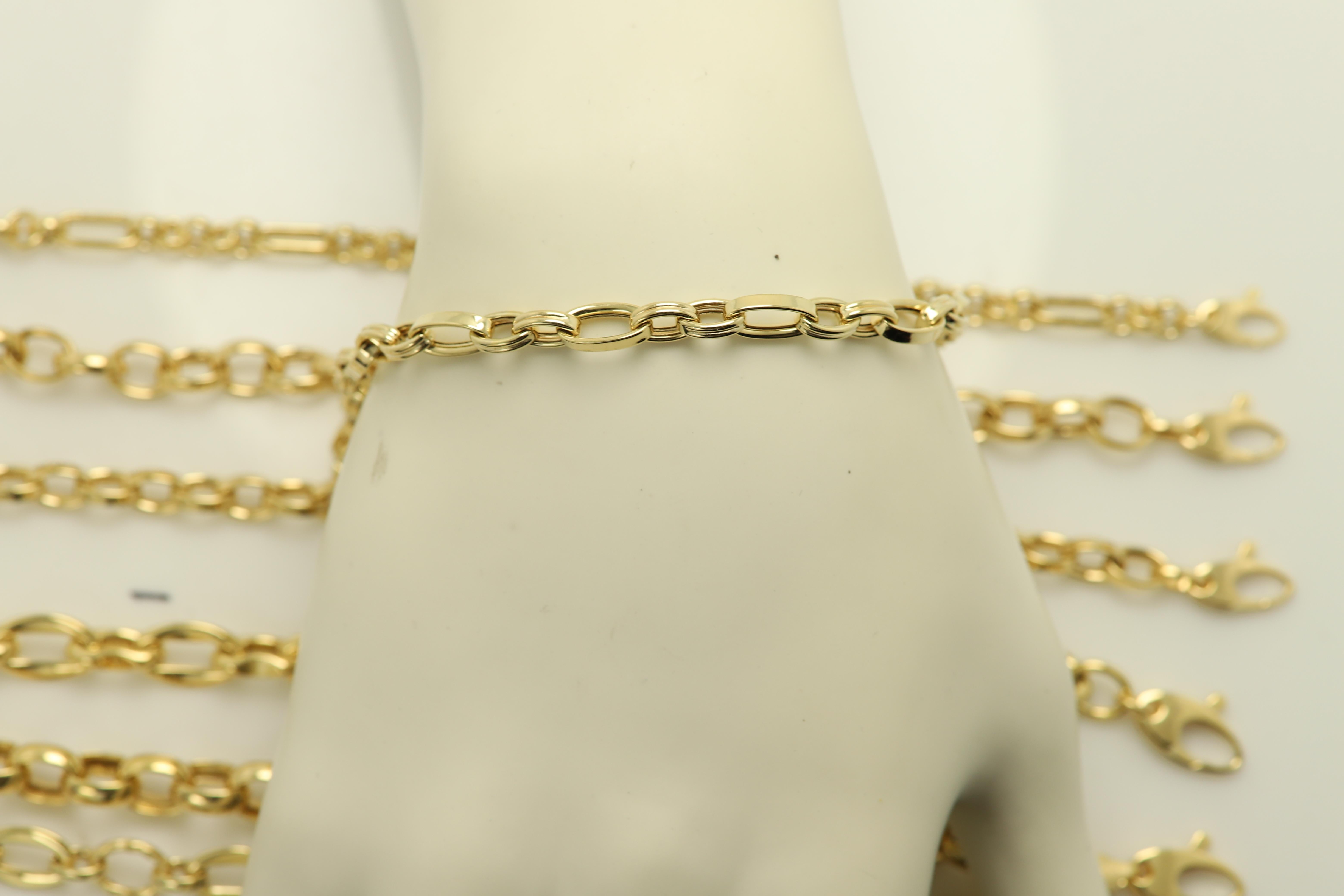 Italian Link Chain Bracelet 14 Karat  Gold Trendy Link Bracelet For Sale 5