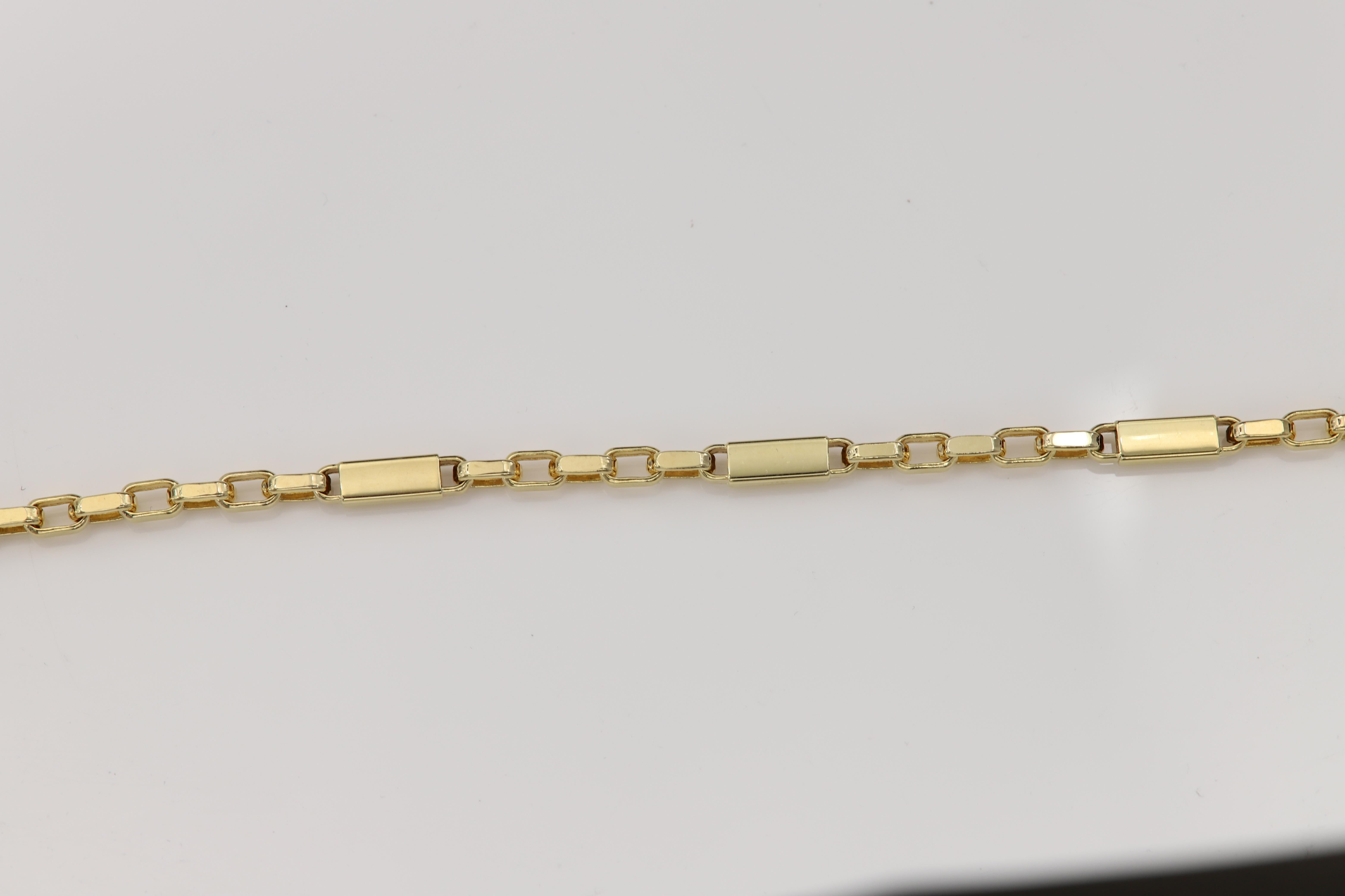 Beautiful Link Bracelet -  well made and very trendy look.
very elegant, Has a good balance between elegancy and trendy, not too bulky but not too thin either.
14k yellow gold 6.75 grams.
Length; 8' Inch
made In Italy.
approx individual link size is