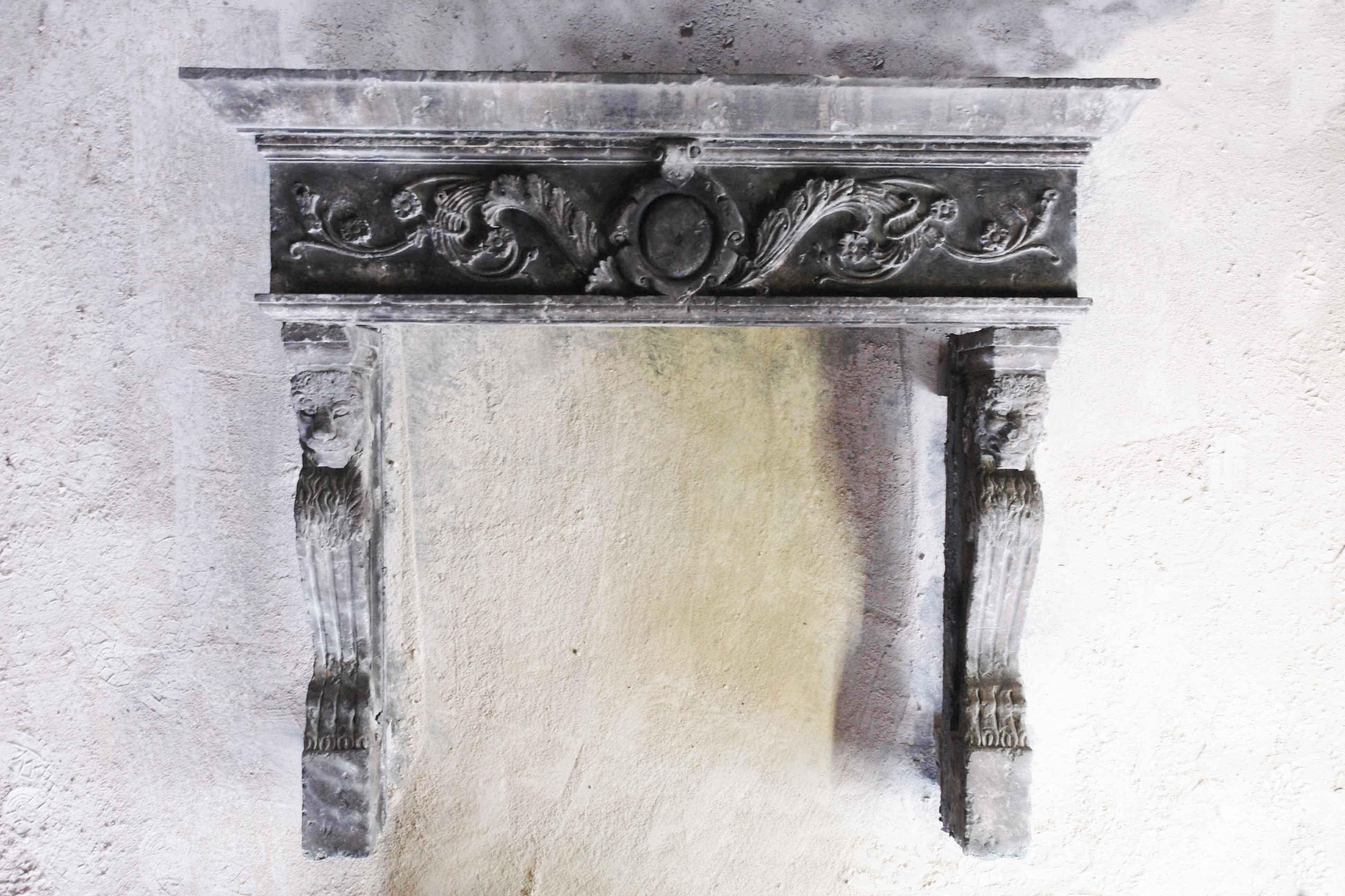 Art work with tradition, Italian Renaissance style fireplace with Lions heads on legs, hand-carved in pure limestone with tradition, hand-finishing and patina in excellent quality.
Acanthus leaves, medallion and details of sculptures very detailed,