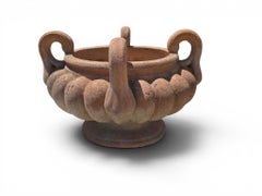 Crátera italiana de terracota con forma lobulada y cuatro asas, de mediados del siglo XX