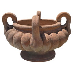 Crátera italiana de terracota con forma lobulada y cuatro asas, de mediados del siglo XX