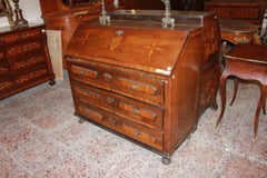 Italian Lombard drop-leaf cabinet from the 1600s in walnut wood with inlay motif