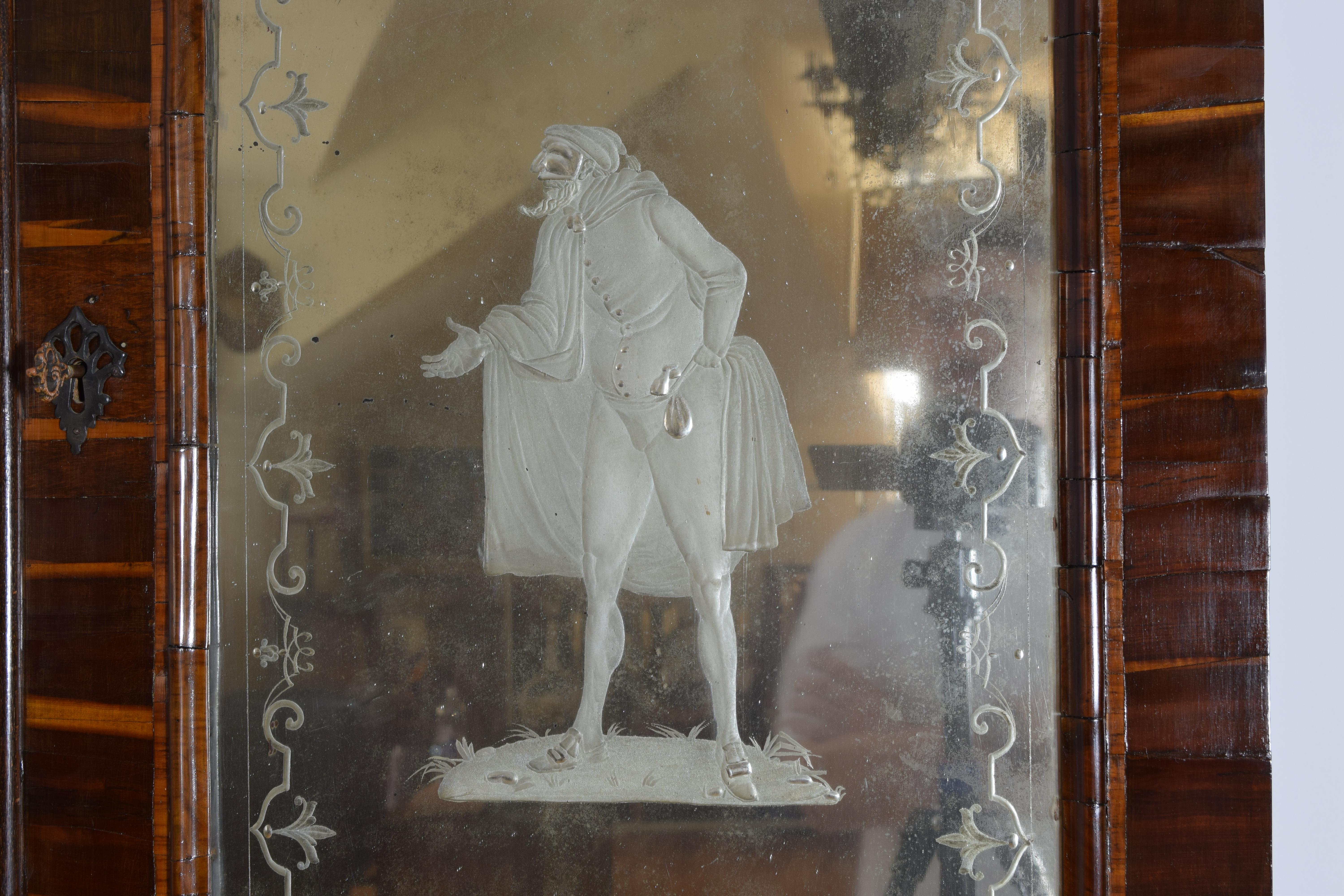 Italiano, Lombardia, Periodo LXIV, Gabinetto a 2 pezzi in legno di carrubo impiallacciato, 1725 in vendita 4