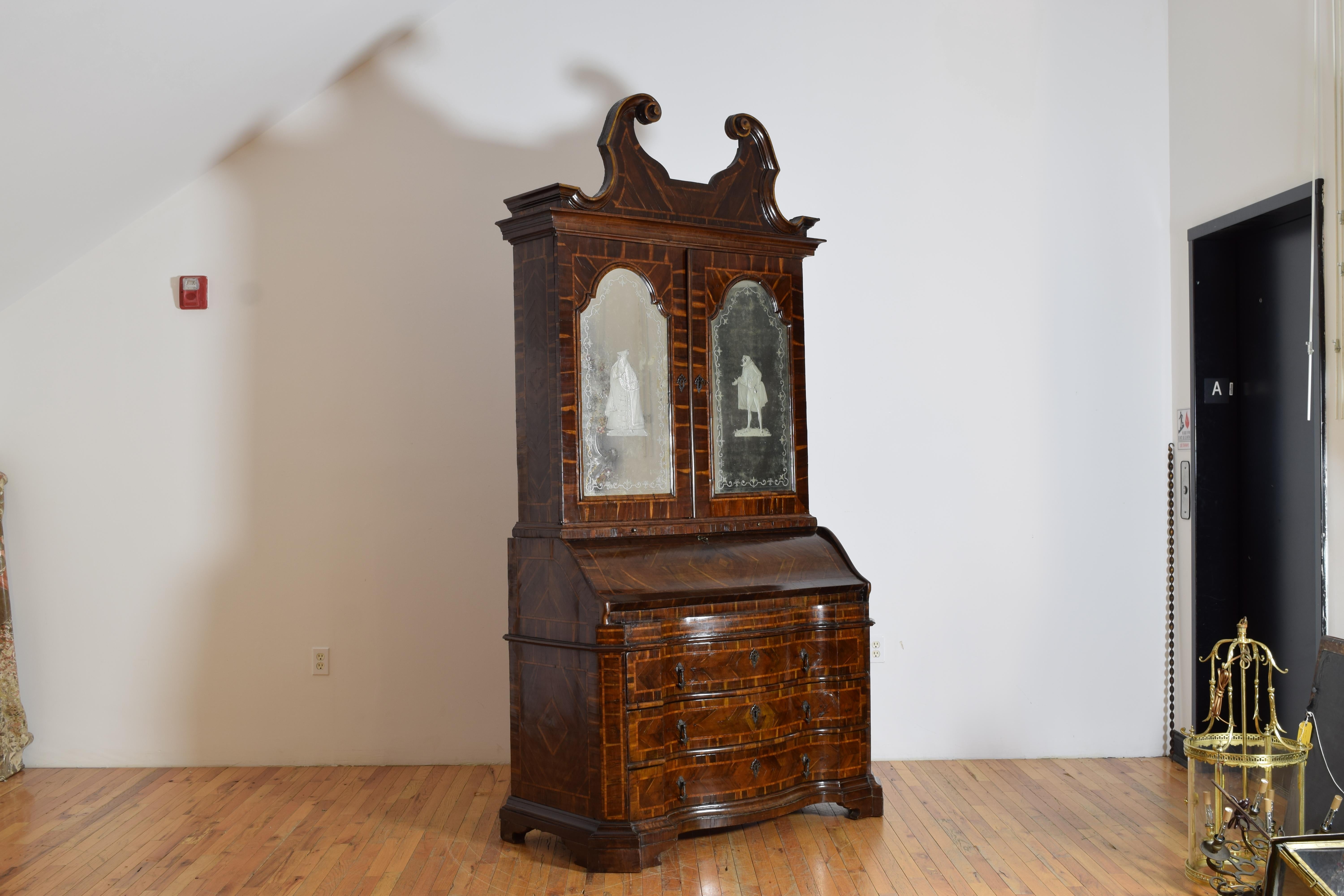 Luigi XIV Italiano, Lombardia, Periodo LXIV, Gabinetto a 2 pezzi in legno di carrubo impiallacciato, 1725 in vendita