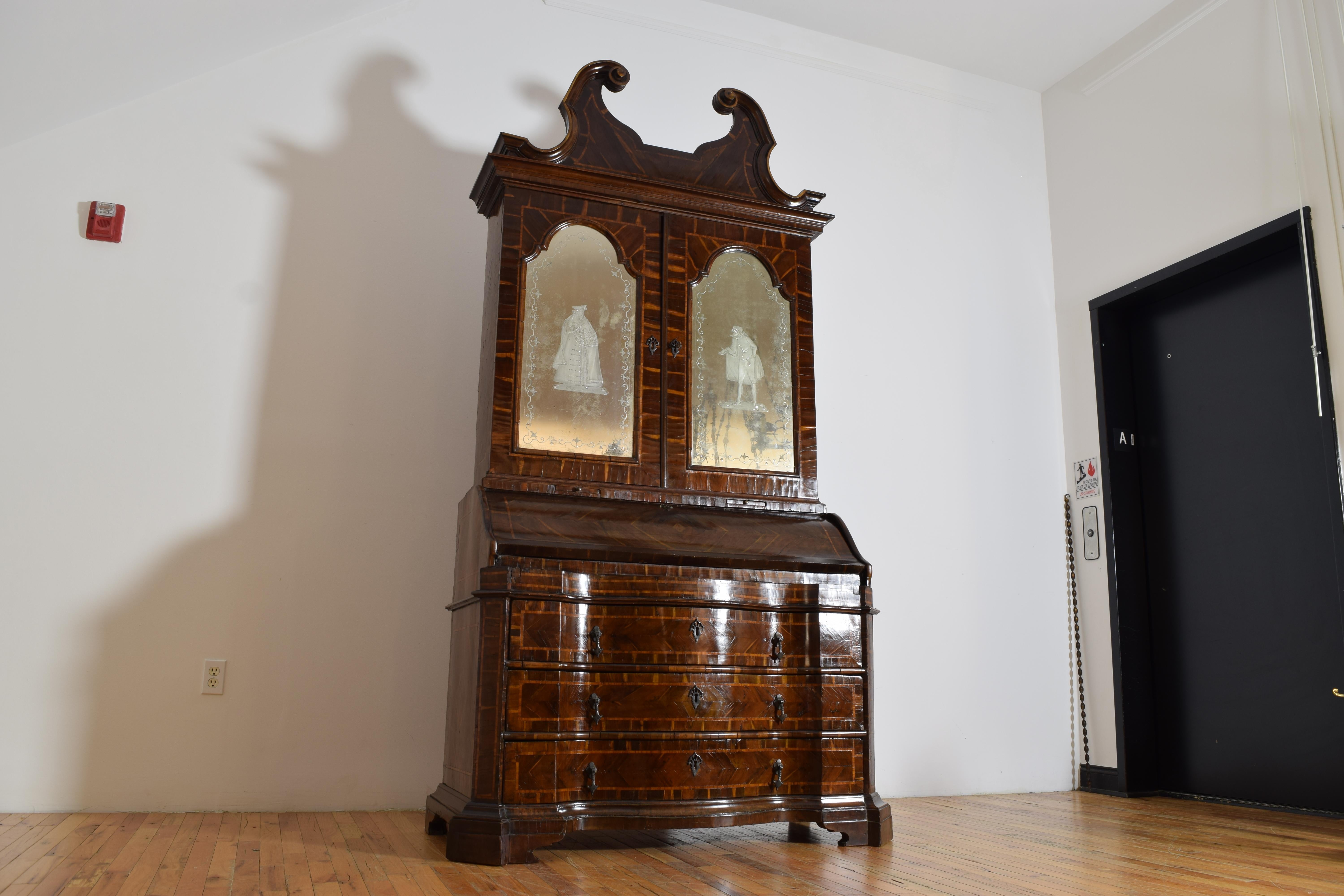 Intarsio Italiano, Lombardia, Periodo LXIV, Gabinetto a 2 pezzi in legno di carrubo impiallacciato, 1725 in vendita