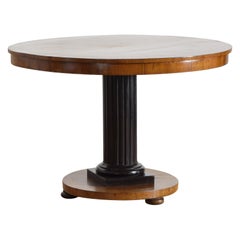 Table basse italienne, Lombardie, style néoclassique, en noyer, ébonisée et marquetée, vers 1825