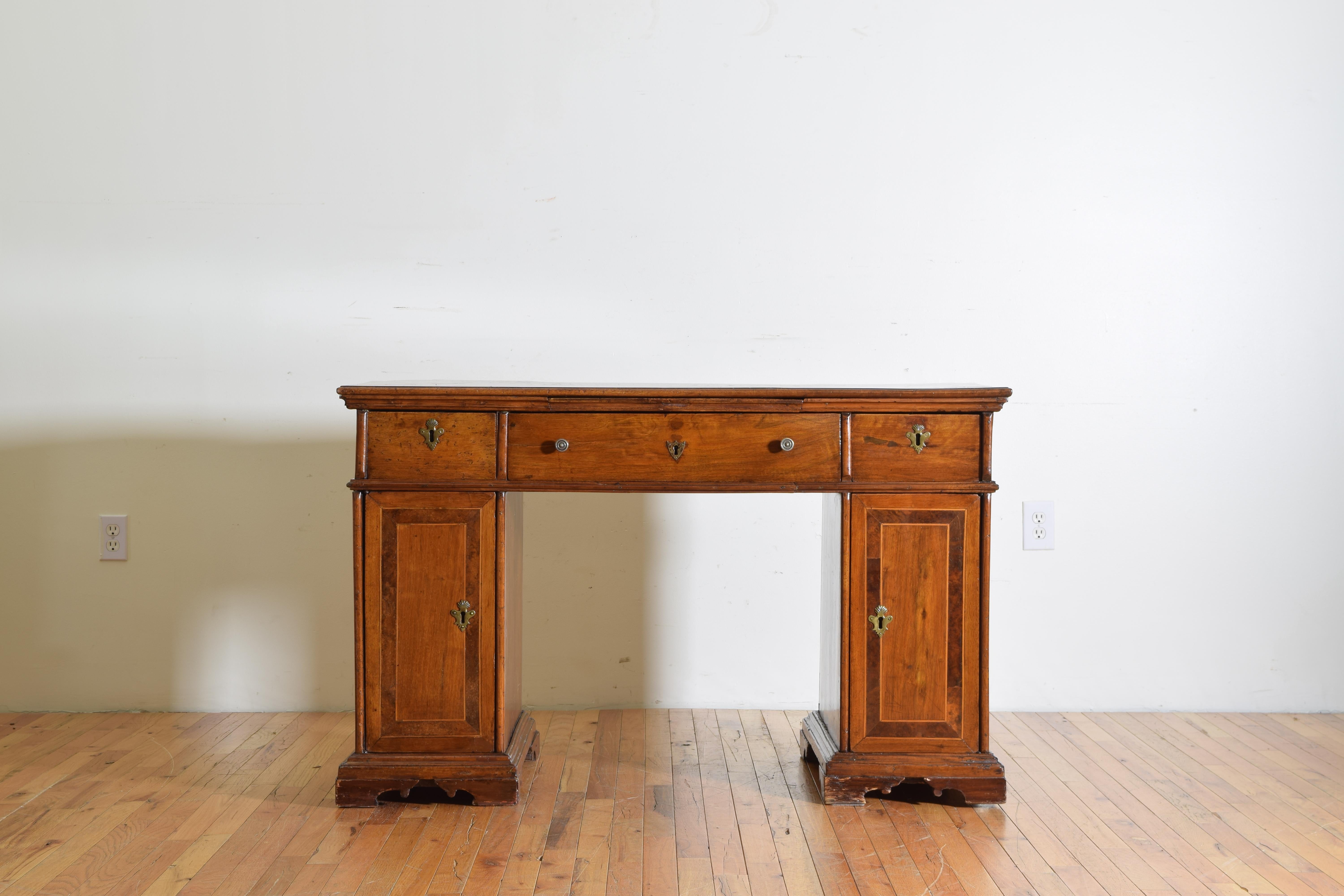 Italian, Lombardia, Walnut & Burl Writing Desk, Leather Slide Early 18th Century In Good Condition In Atlanta, GA