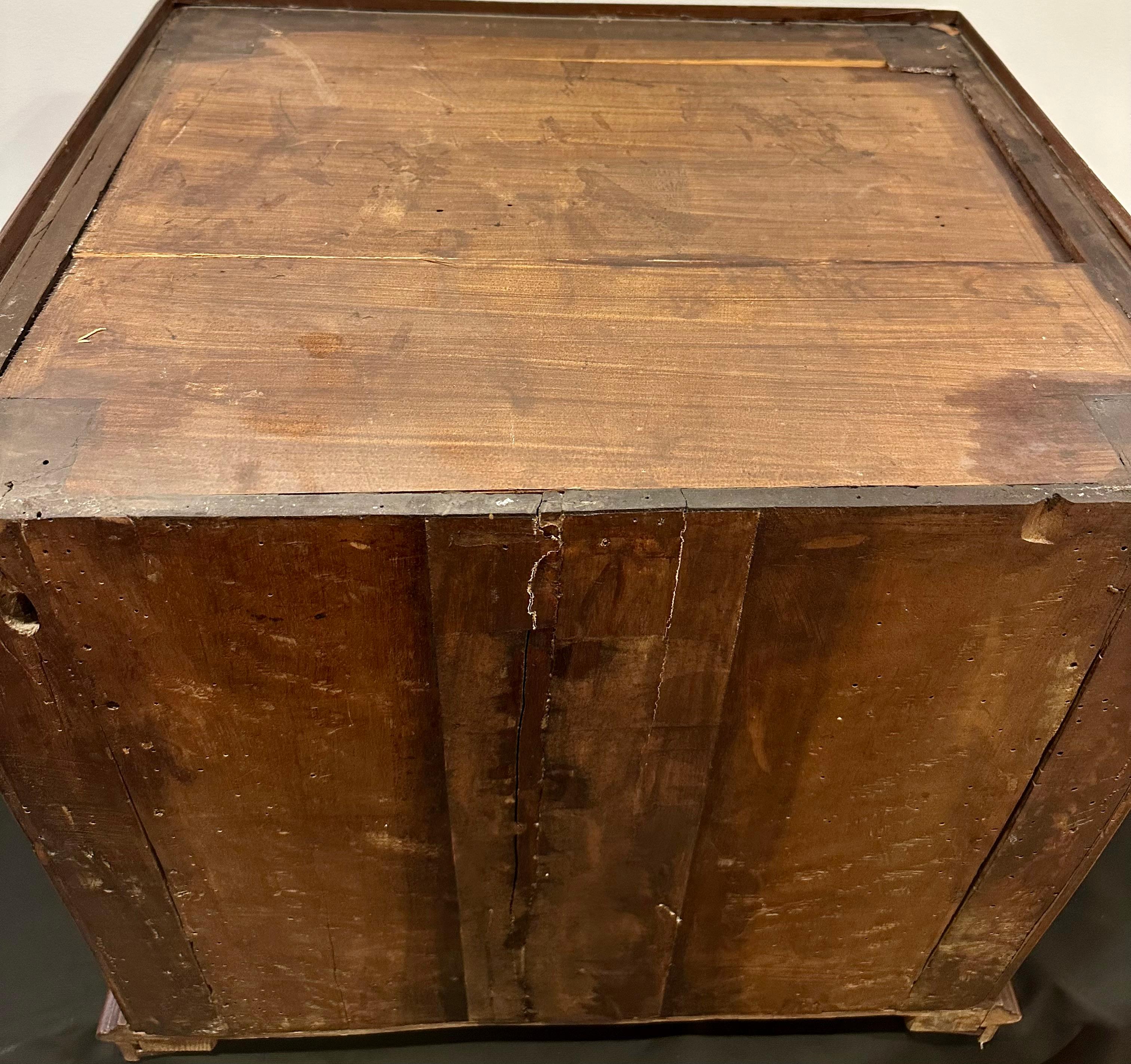 Monetiere italiana con incrustaciones florales de Lombardía , a la manera de Maggiolini, Ca. 1820 en venta 3