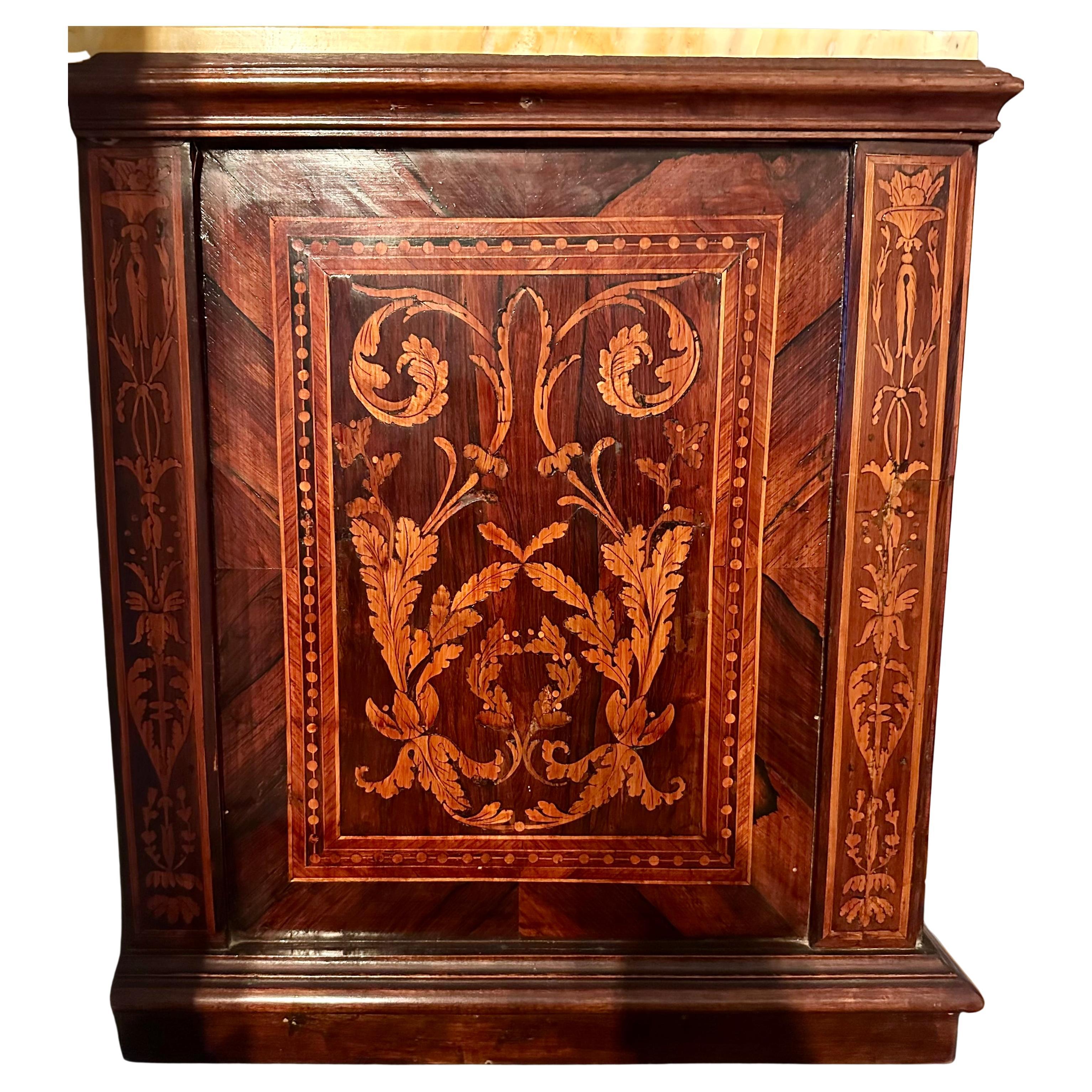 Monetiere italiana con incrustaciones florales de Lombardía , a la manera de Maggiolini, Ca. 1820 Neoclásico en venta