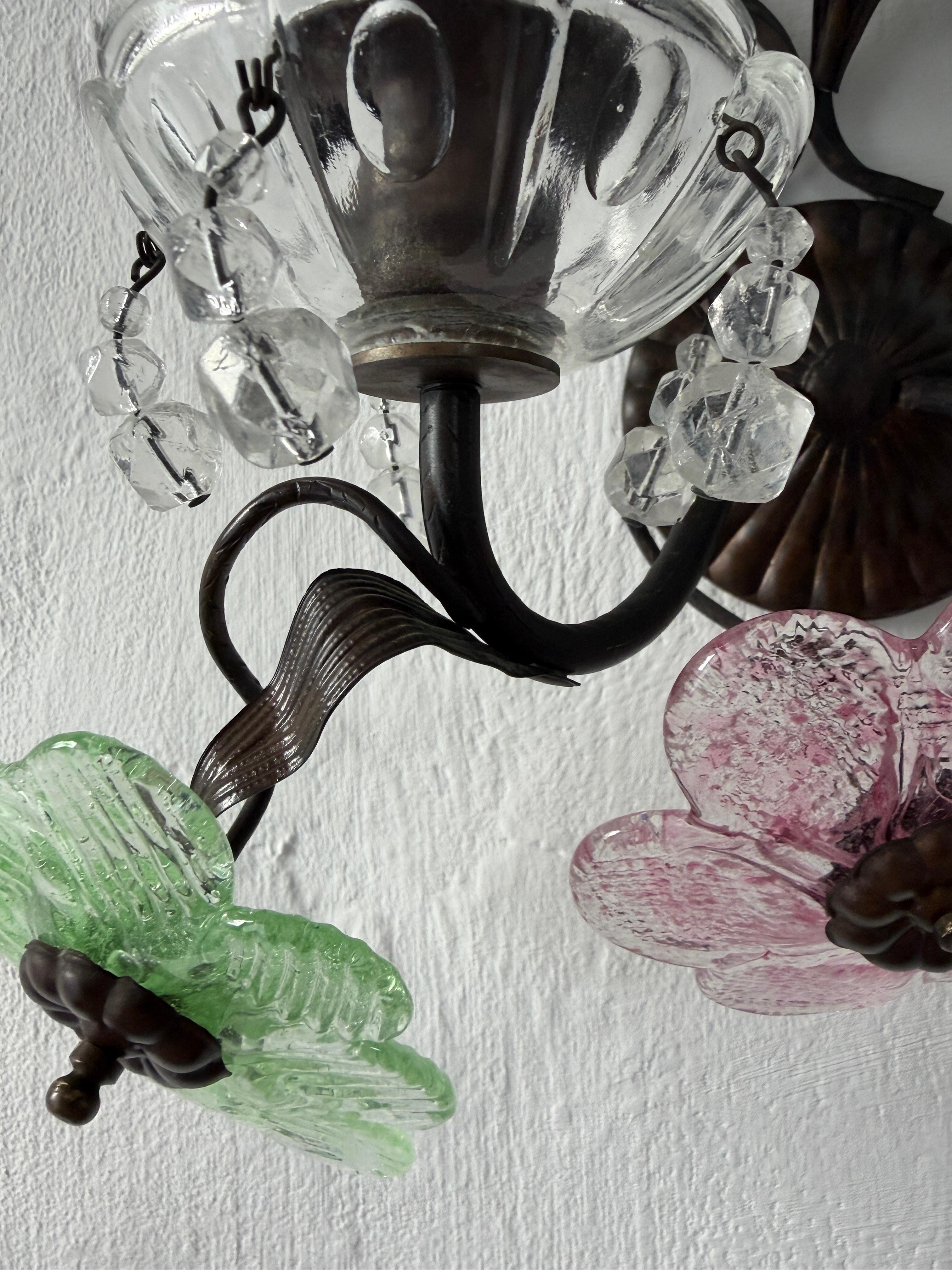 Apliques largos italianos de bronce oscuro con flores de cristal de Murano en color pastel, hacia 1930 en venta 7