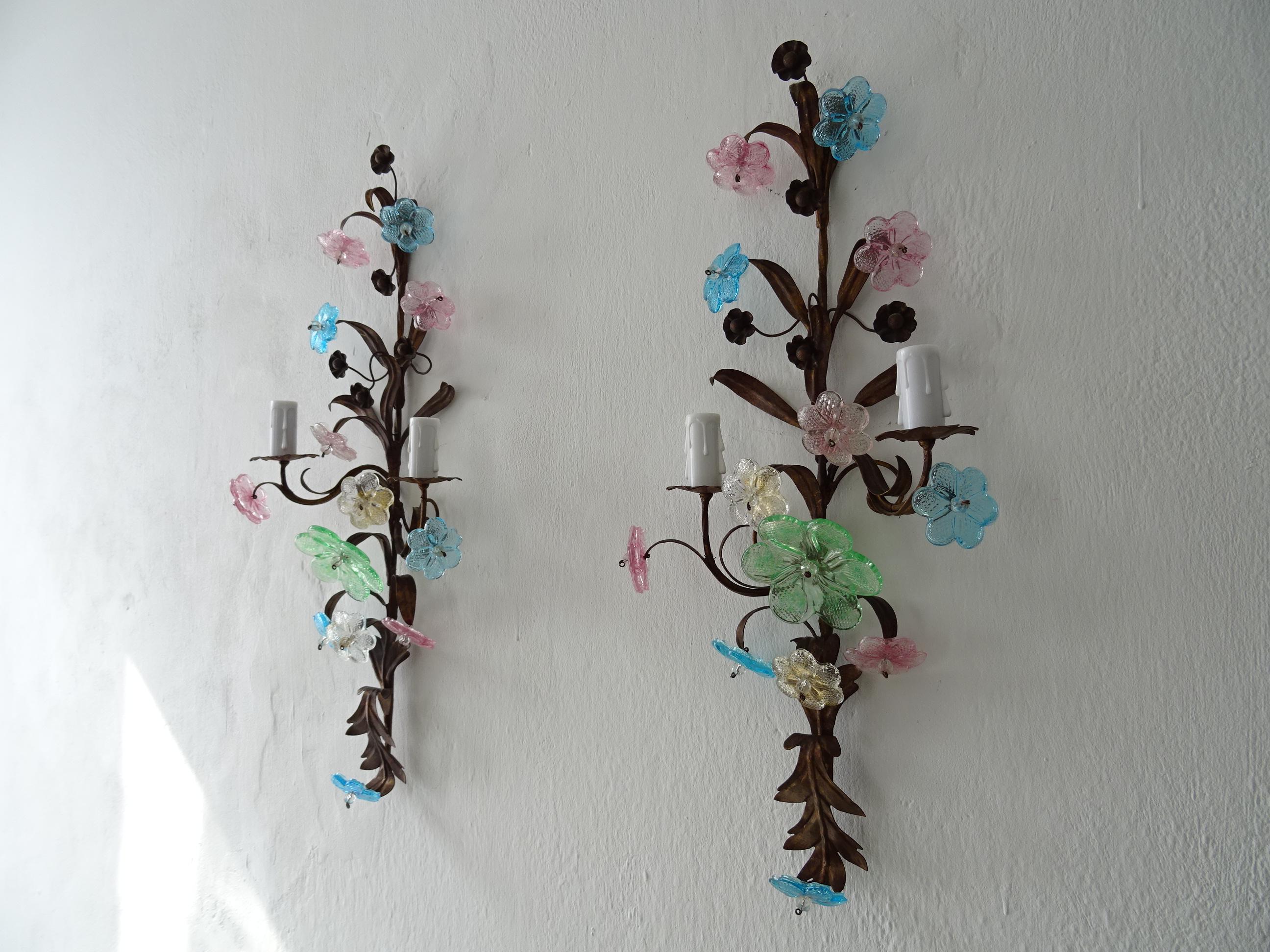 Italian Long Pastel Murano Glass Flowers Tole Sconces, circa 1930 In Good Condition In Modena (MO), Modena (Mo)