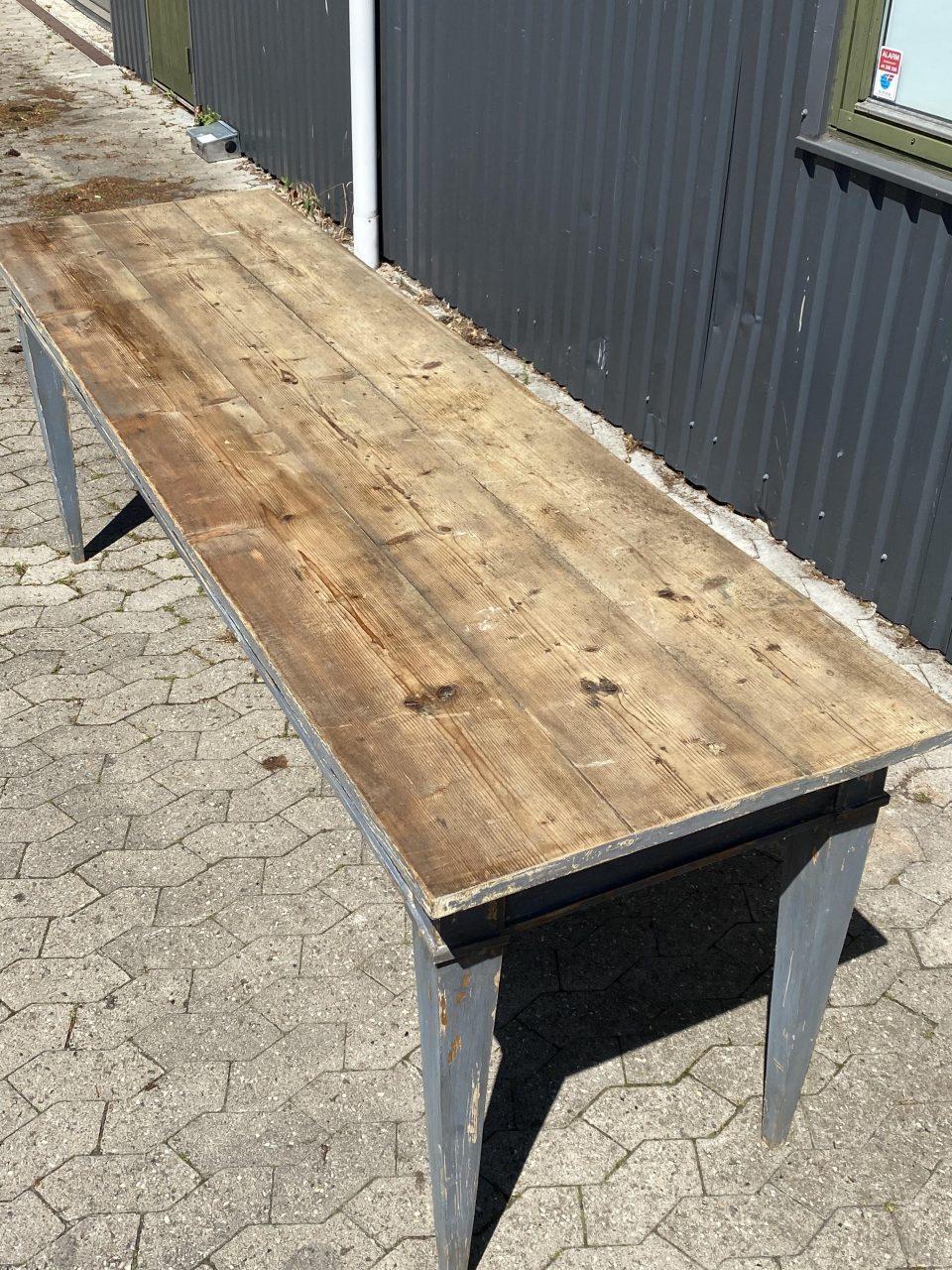 Early 20th Century Italian Long / Refectory Table, circa 1900 For Sale