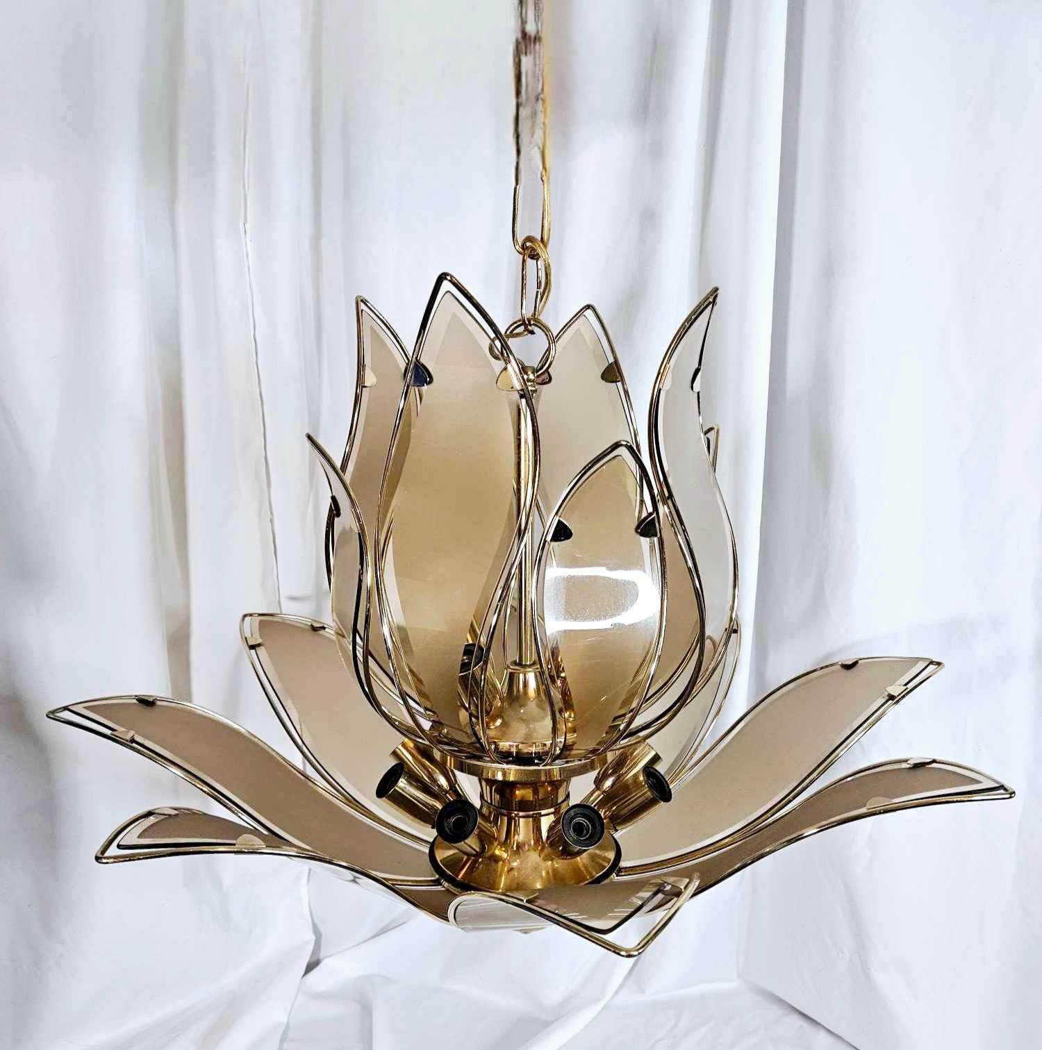 Italian Lotus Chandelier with Murano Glass and Brass For Sale 5
