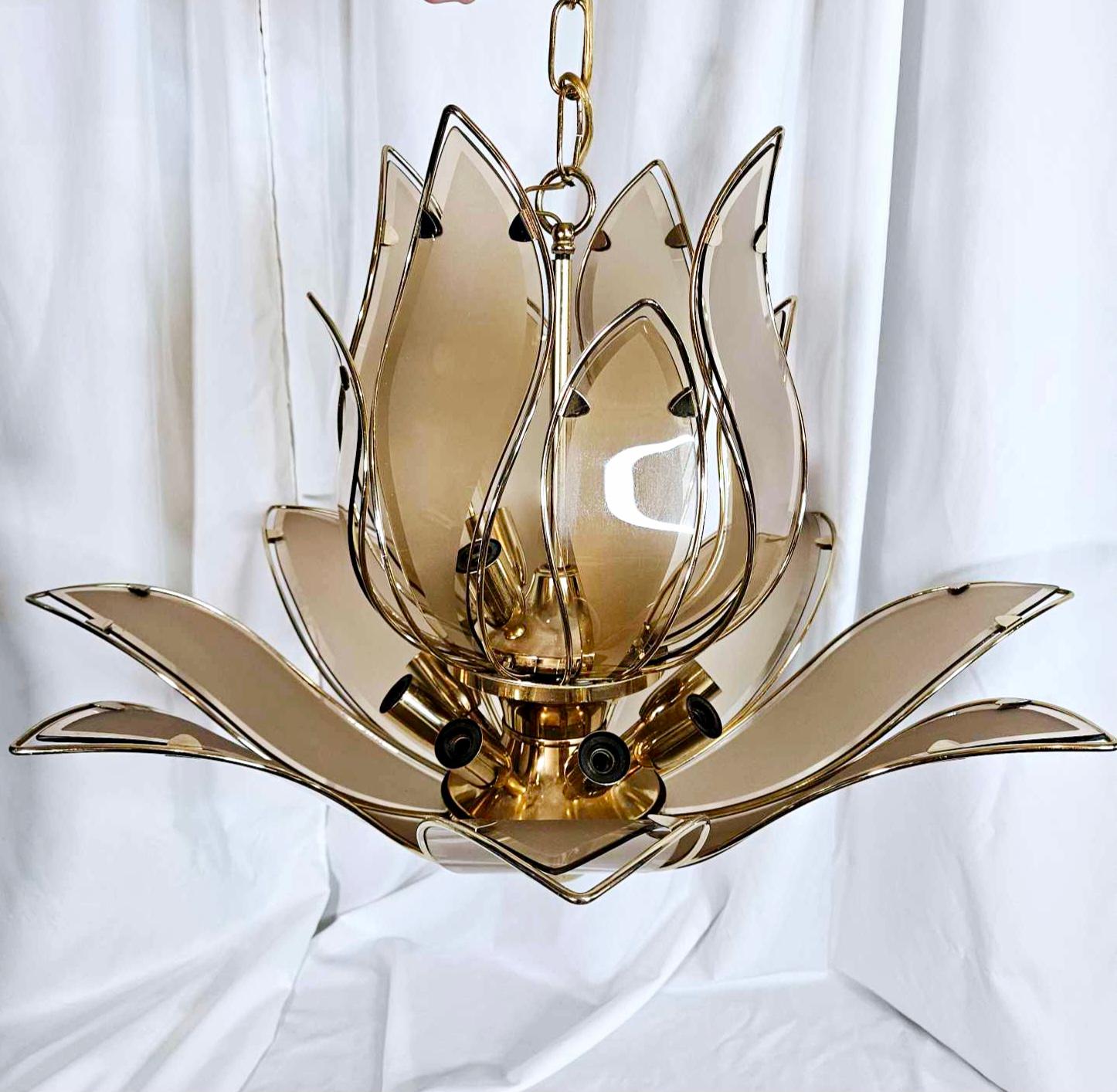 Italian Lotus Chandelier with Murano Glass and Brass For Sale 4