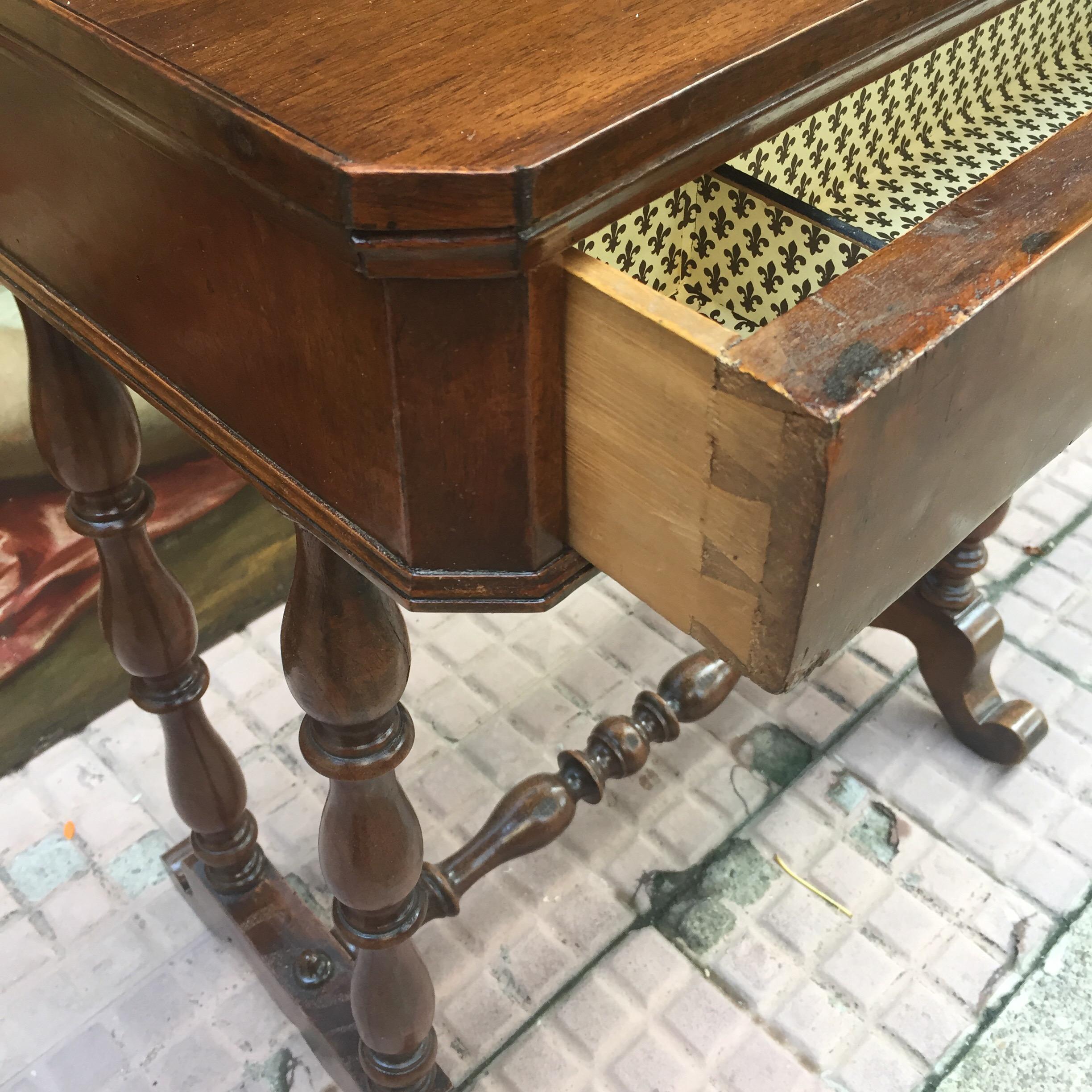 Italian Louis Philippe Side Table 19th Century Walnut Sewing Table For Sale 13