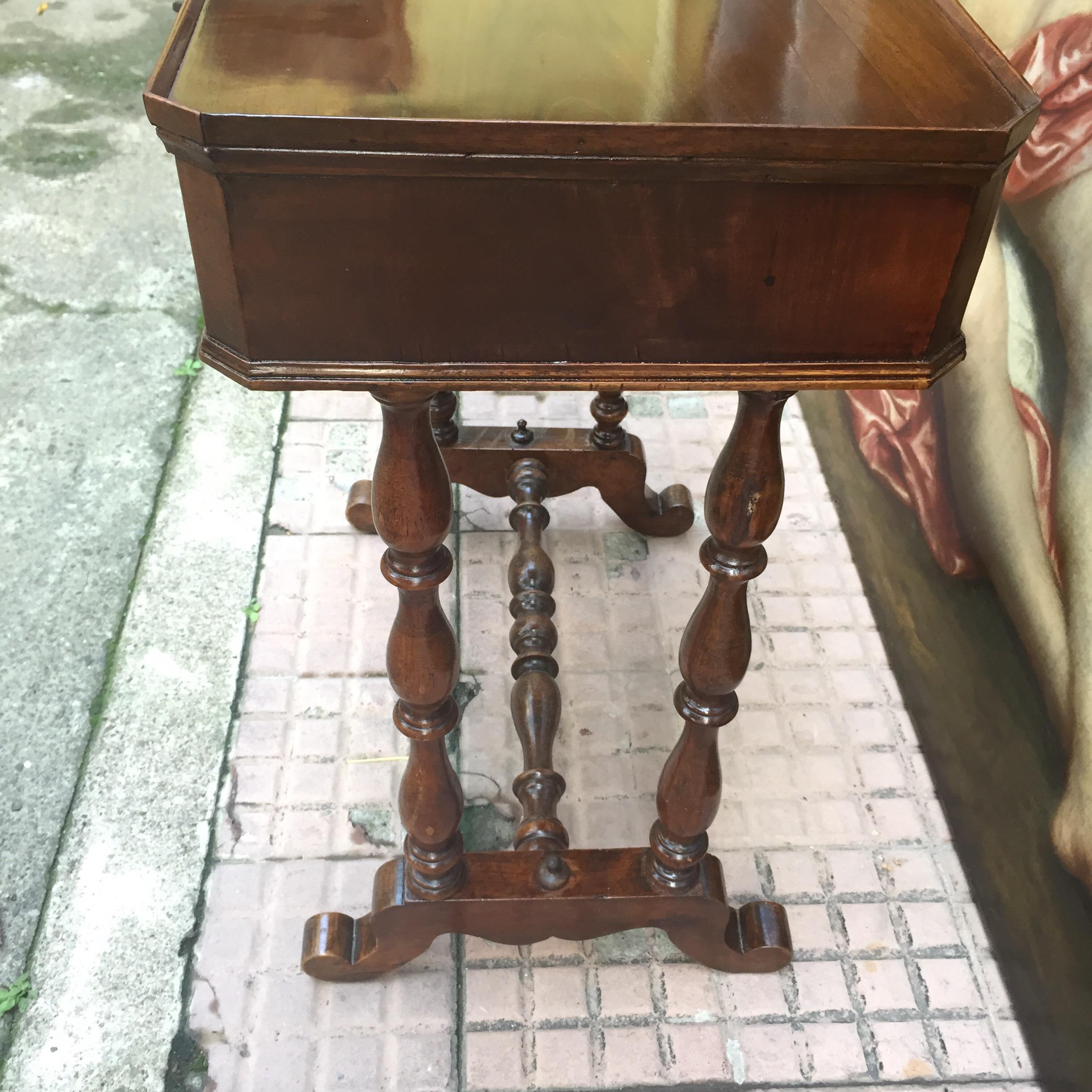 Italian Louis Philippe Side Table 19th Century Walnut Sewing Table For Sale 14