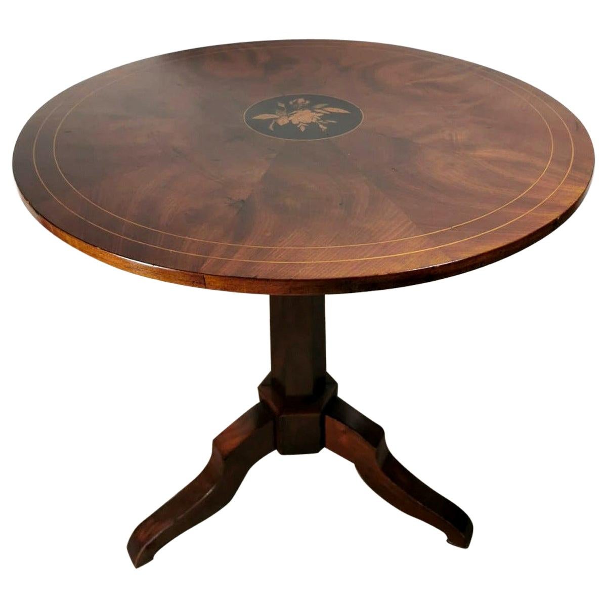 Table basse à plumes de style Louis Philippe avec tripode Italie du Nord