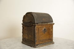 Italian Louis XIII Period Giltwood Bottle Case, early 17th century