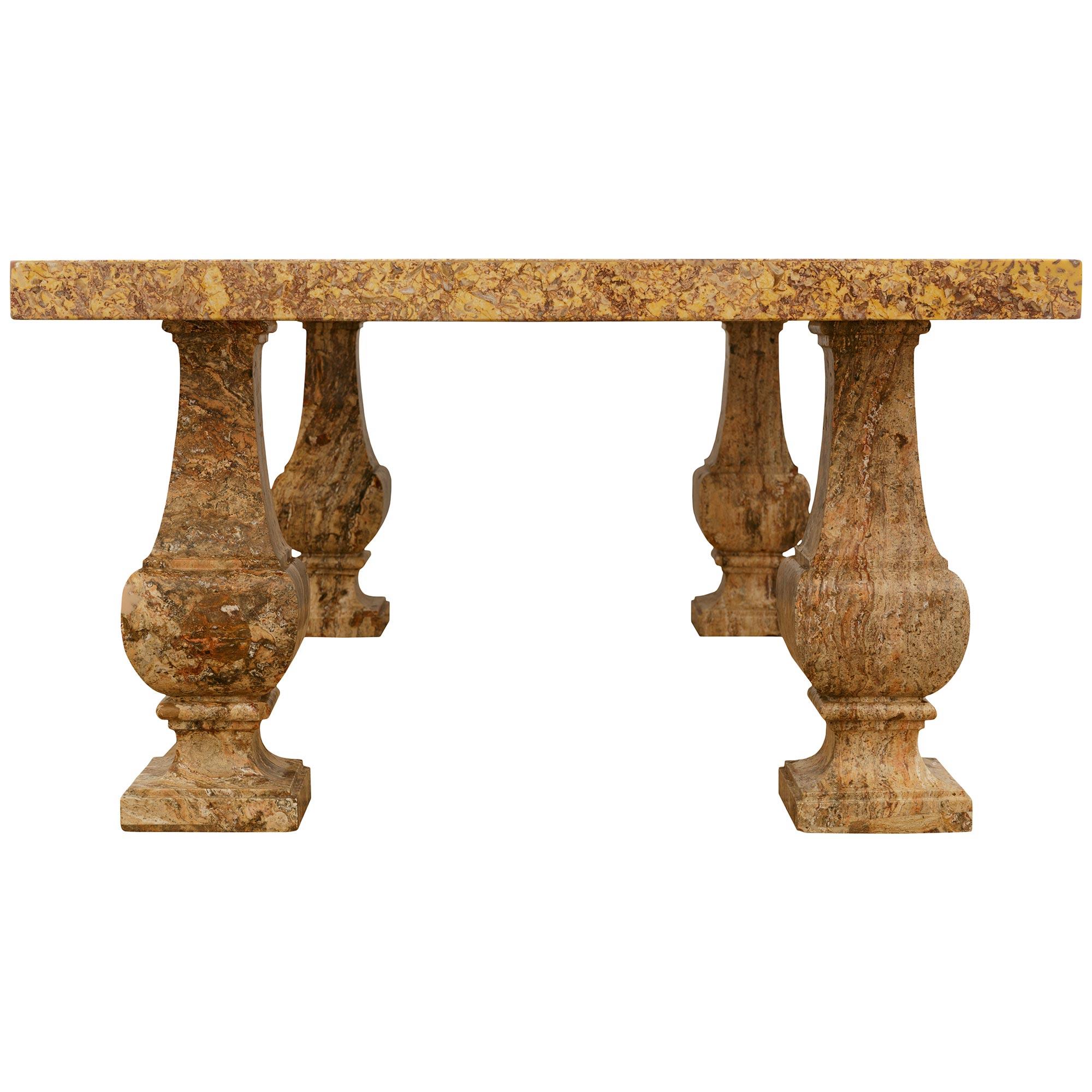 Table basse en marbre Brocatelle d'Espagne d'époque Louis XIV Bon état - En vente à West Palm Beach, FL