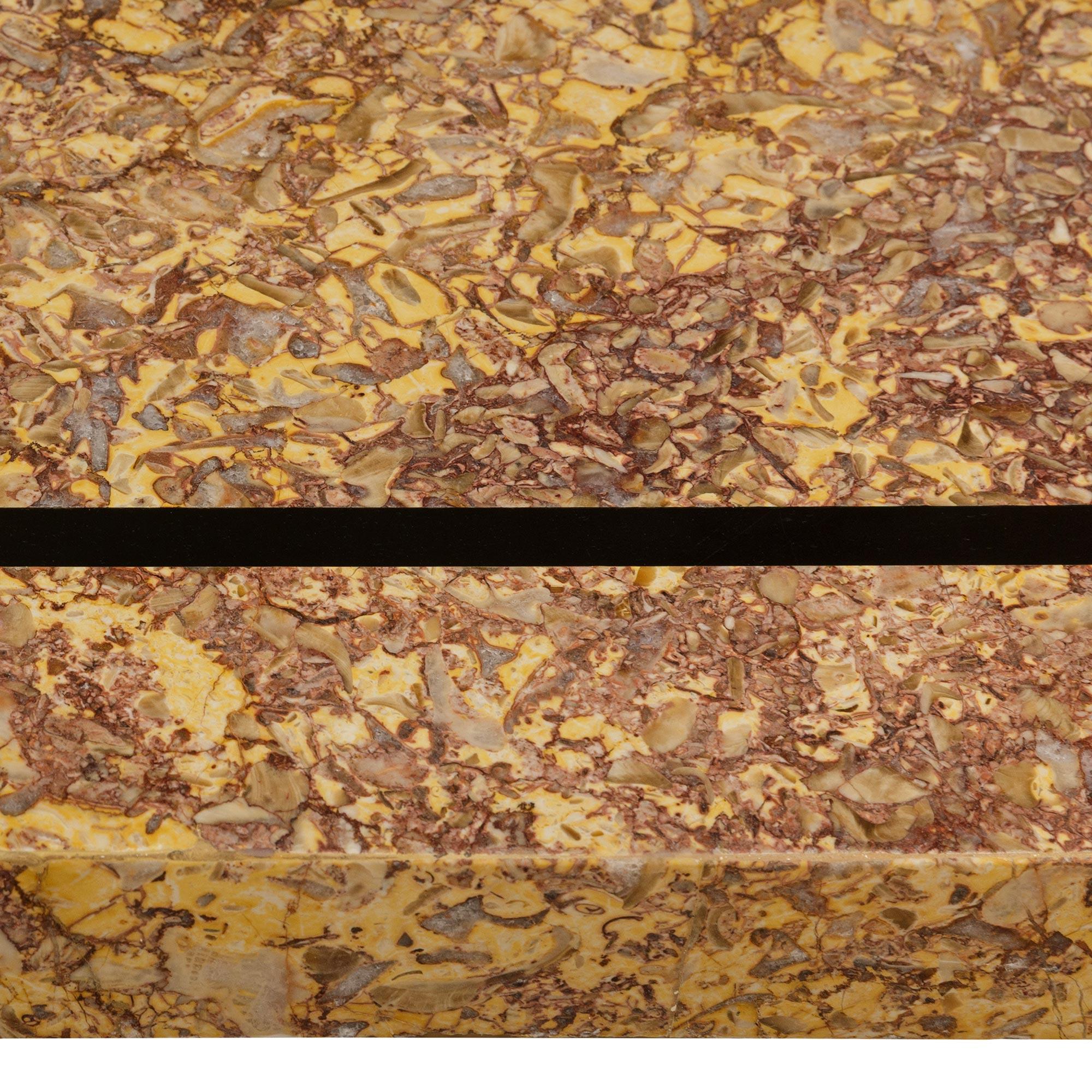 Marbre Table basse en marbre Brocatelle d'Espagne d'époque Louis XIV en vente