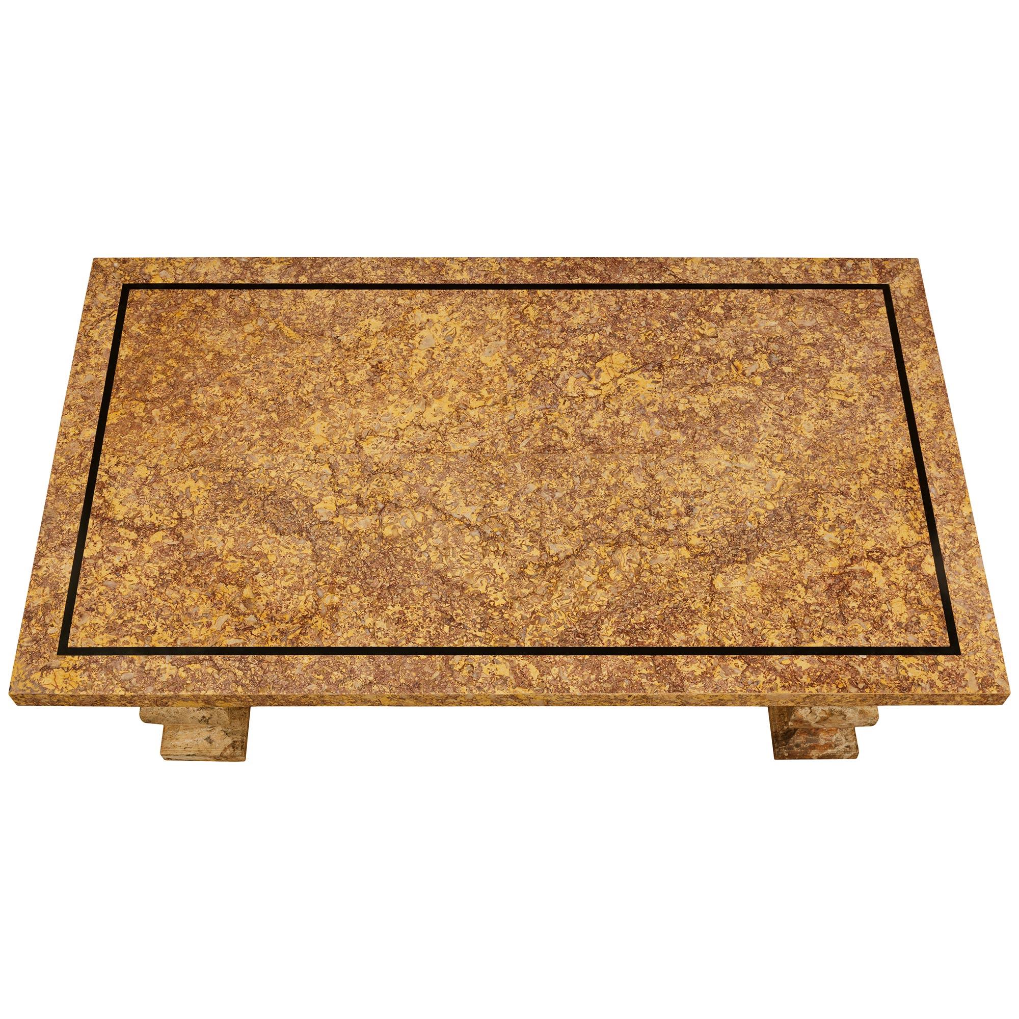 Table basse en marbre Brocatelle d'Espagne d'époque Louis XIV en vente 2