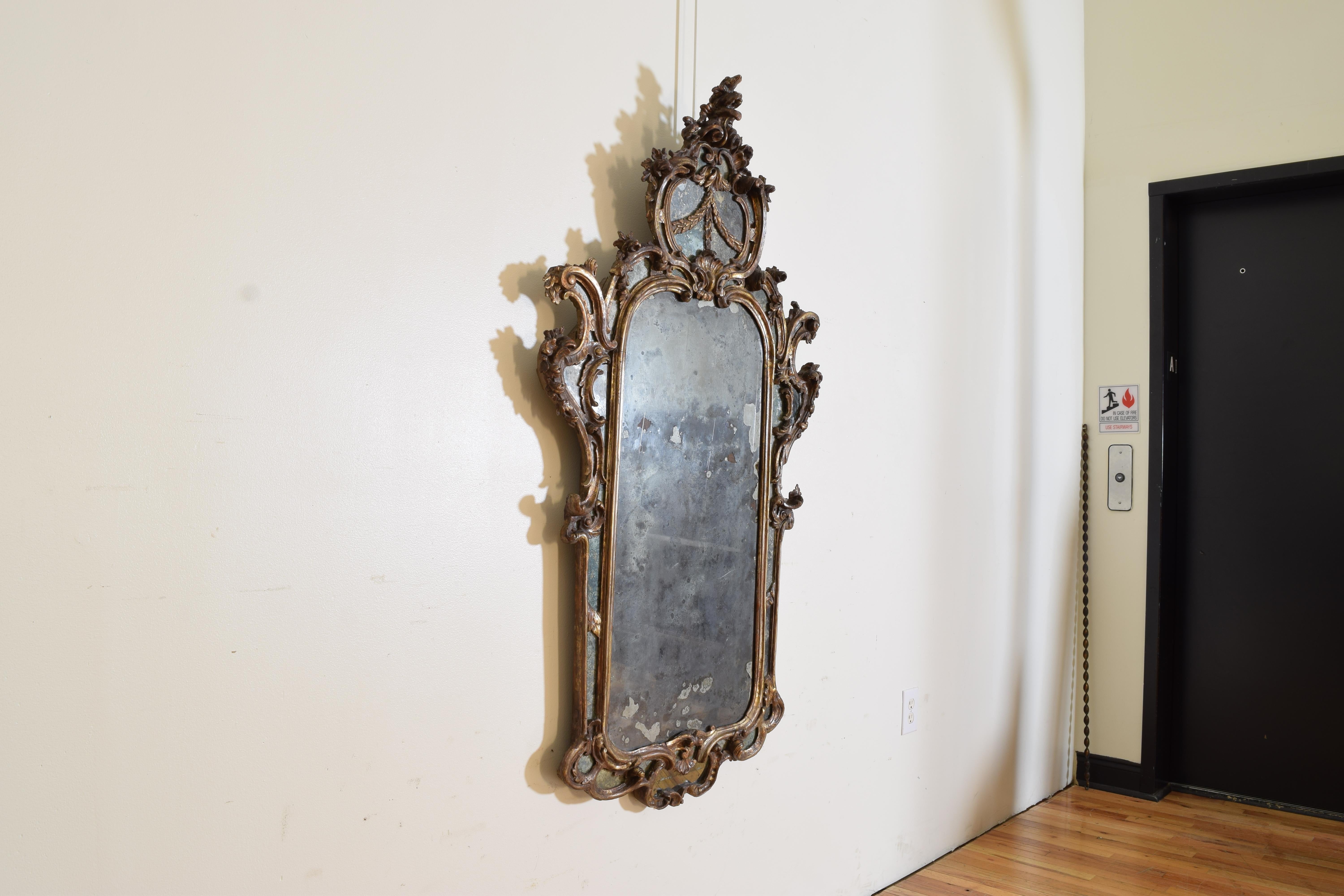 Italian Louis XIV Period Carved Giltwood Mirror, early 18th century  In Good Condition In Atlanta, GA