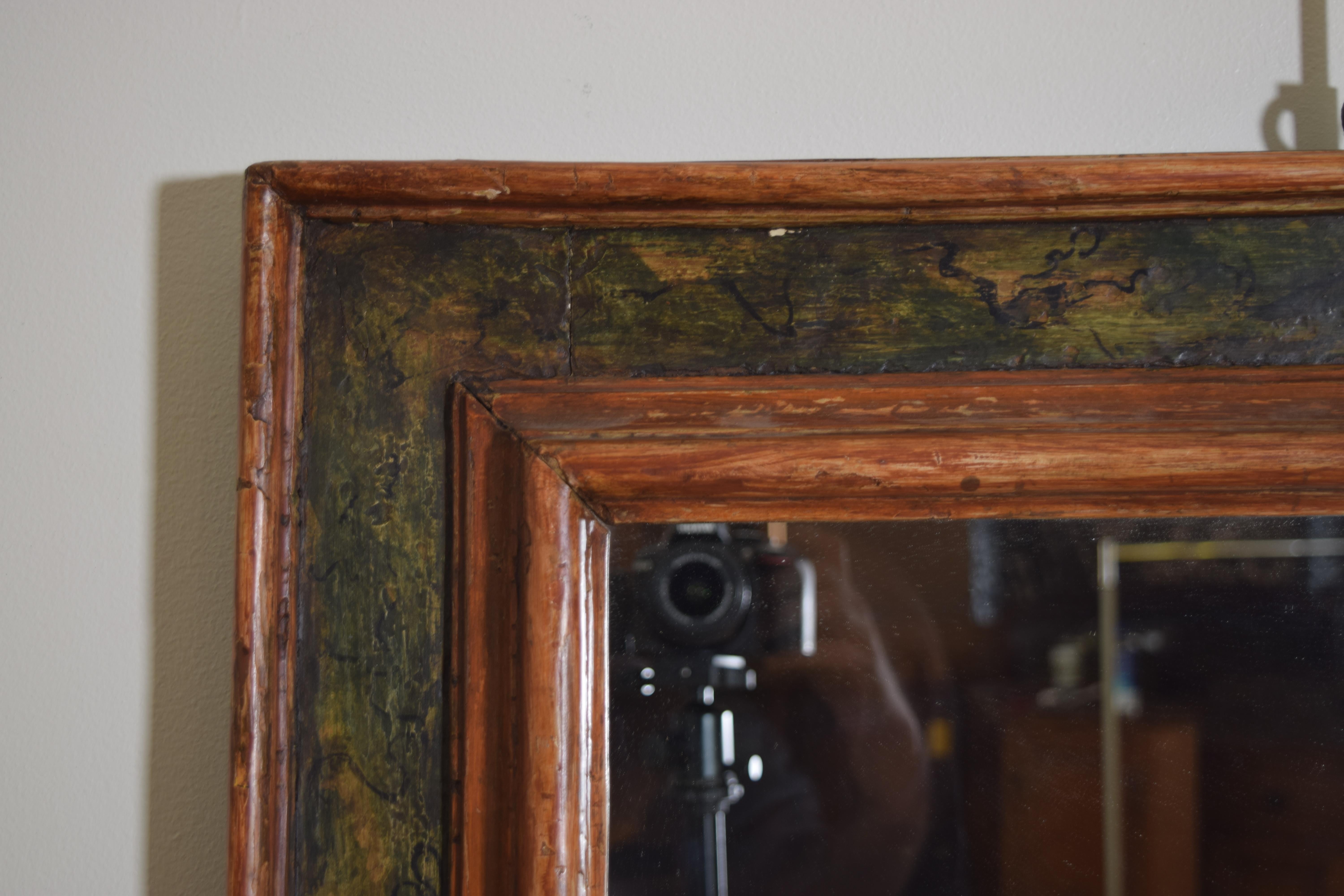 Specchio italiano di epoca Luigi XIV dipinto a finto marmo, primo quarto del XVIII secolo. In condizioni buone in vendita a Atlanta, GA