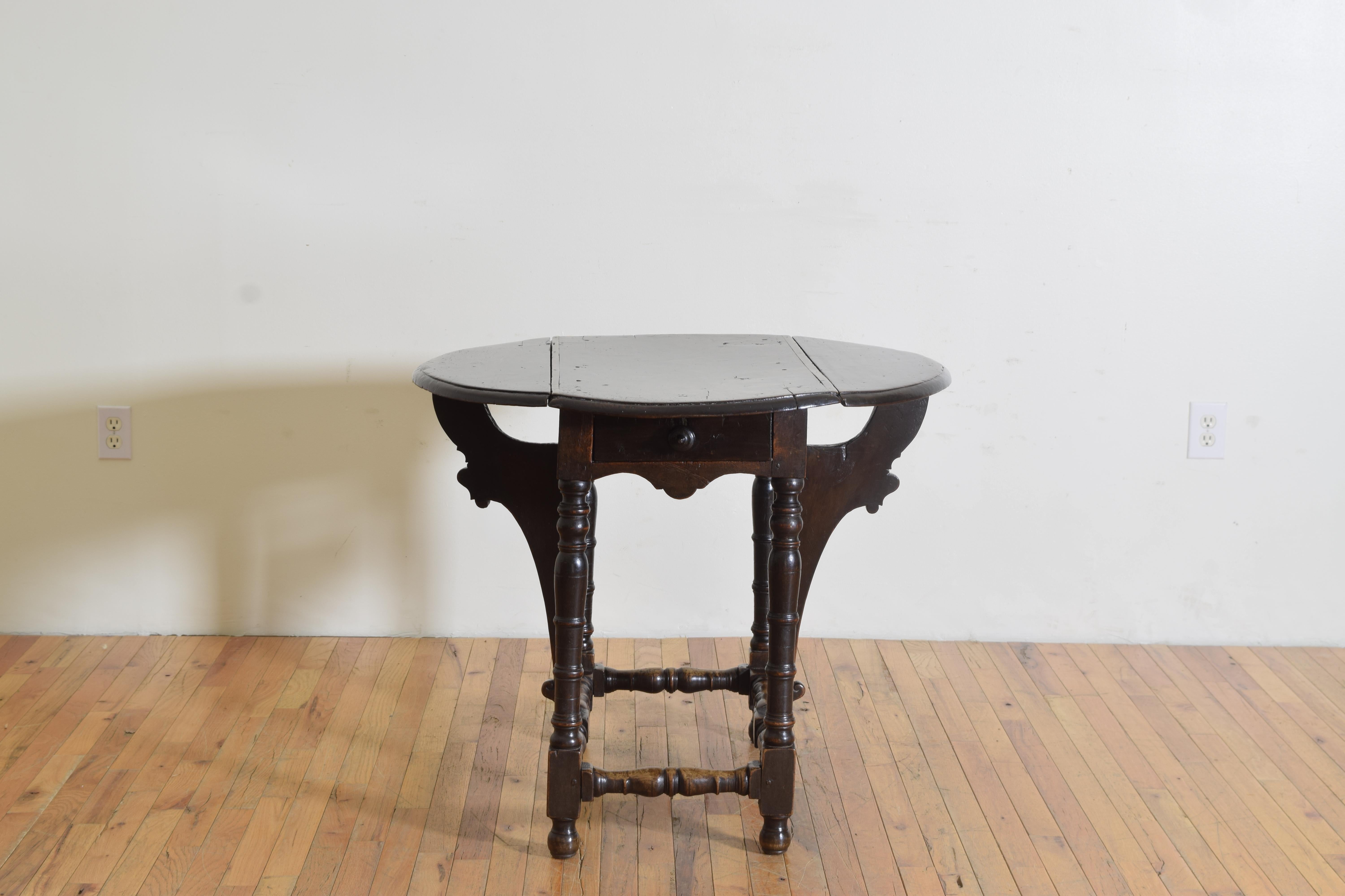 18th Century Italian Louis XIV Period Walnut Drop Leaf 1-Drawer Table, early 18th century For Sale