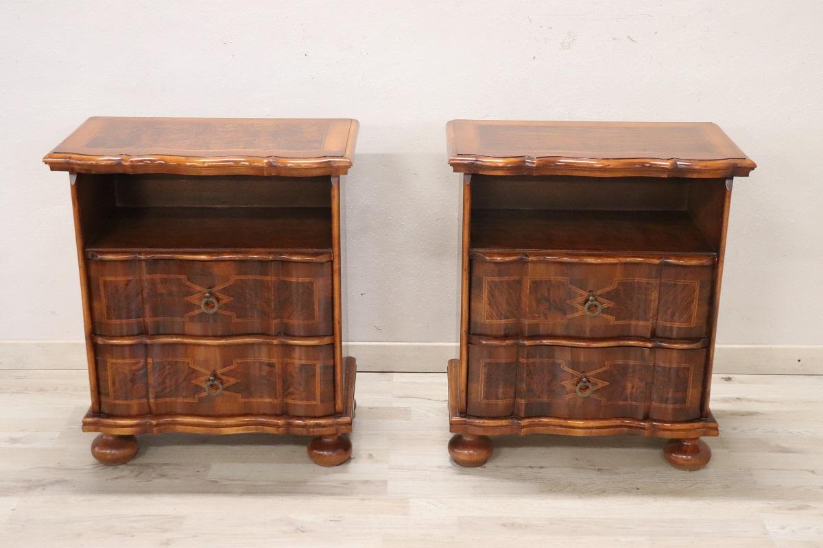 Pareja de mesillas de noche o de noche italianas de estilo Luis XIV Italiano en venta